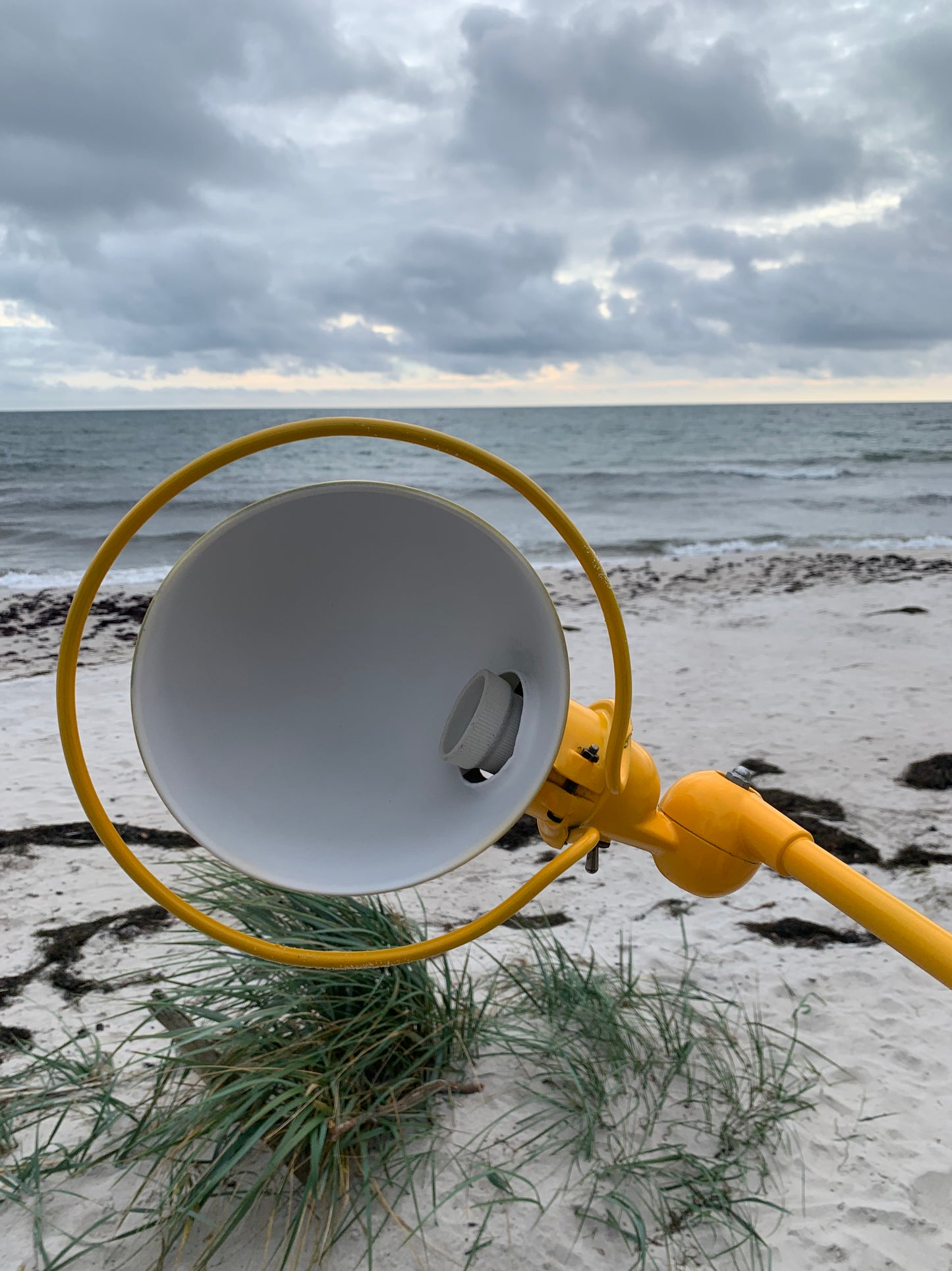 Gul Jieldé lampe med 1 arm og bordbeslag