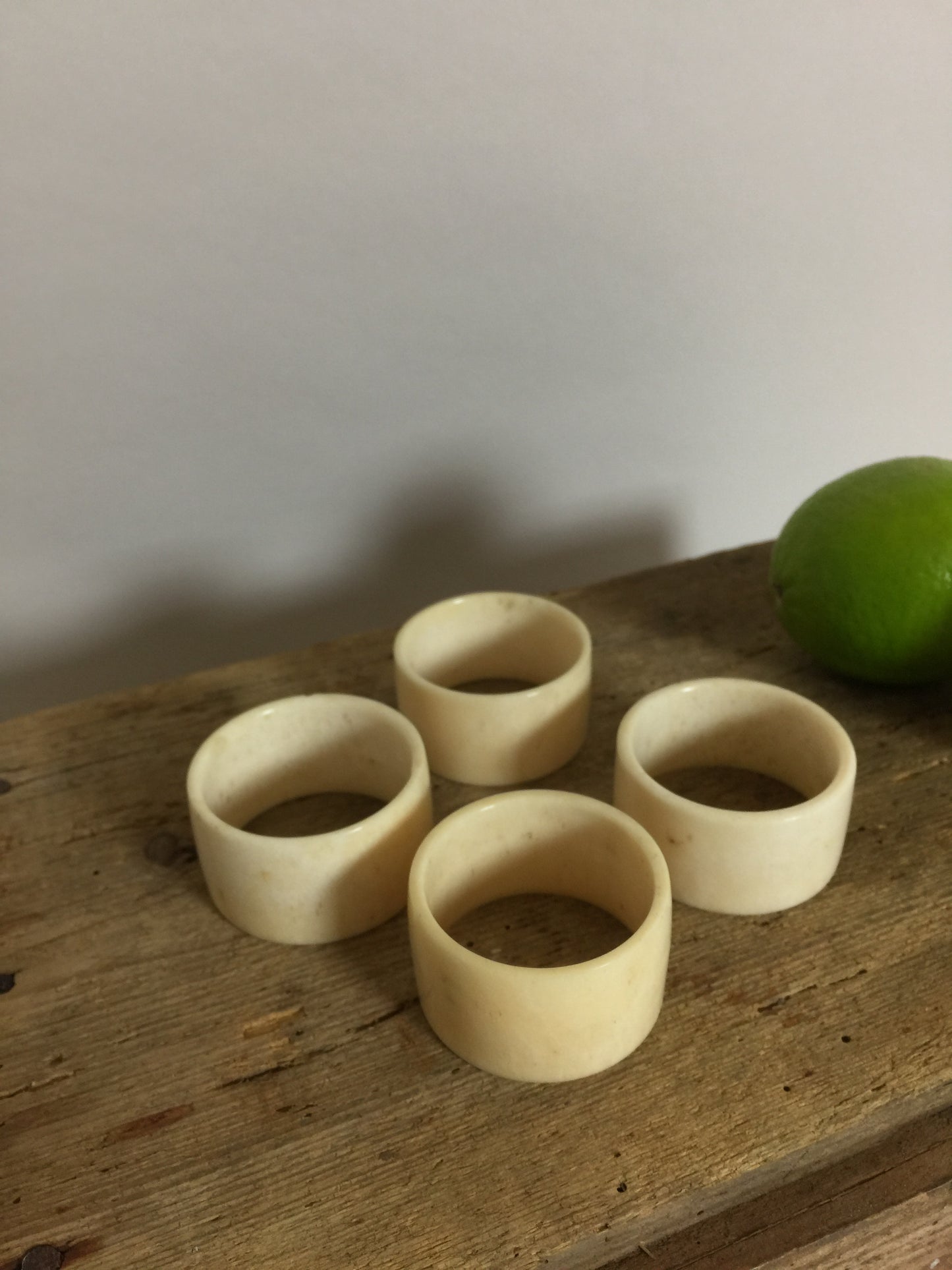 Servietringe i ben (4 stk. sælges samlet)