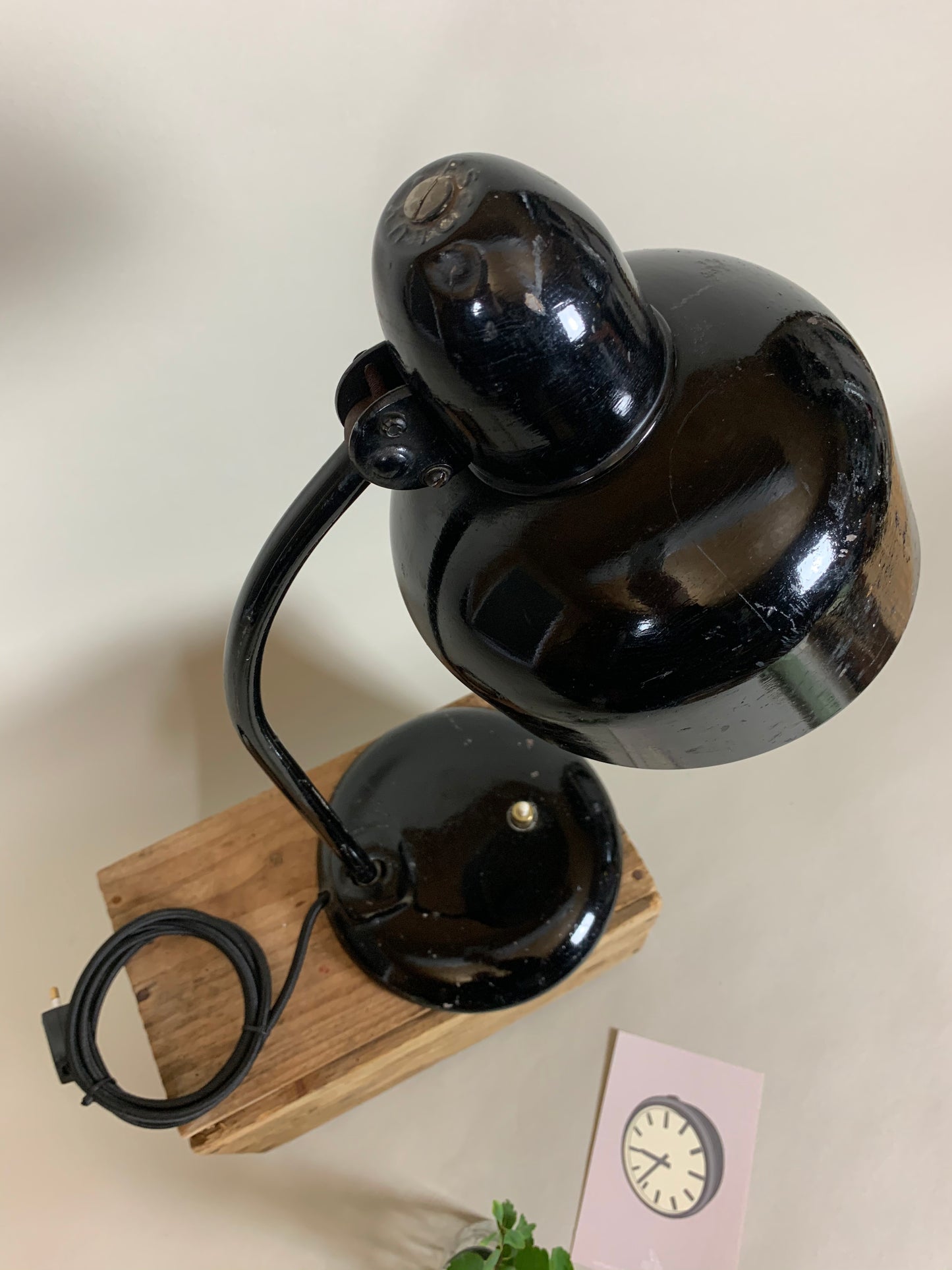 Sort Escolux vintagelampe med masser af skøn patina