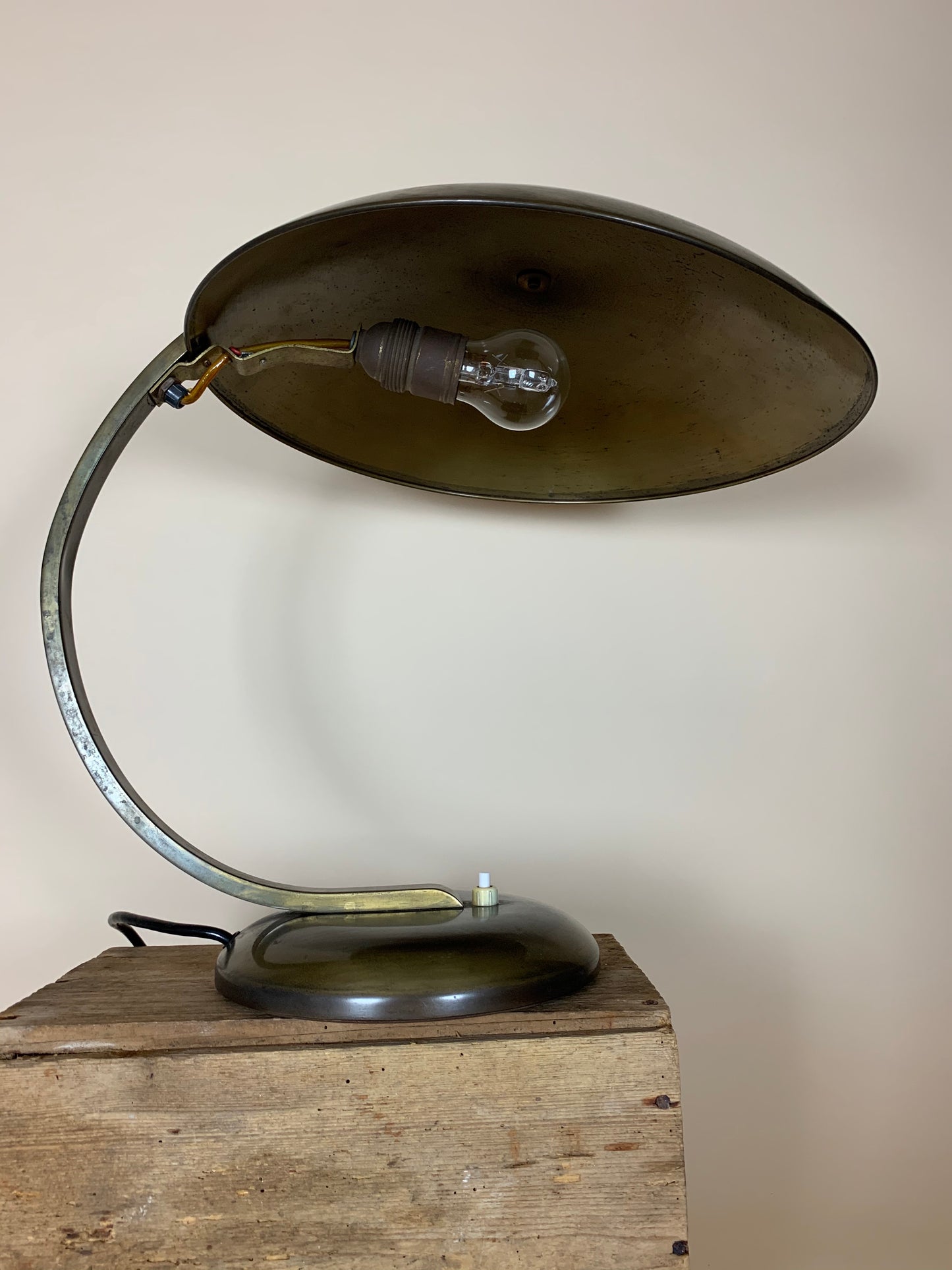 Gleibo lampe af Egon Hillebrand i mørkpoleret messing