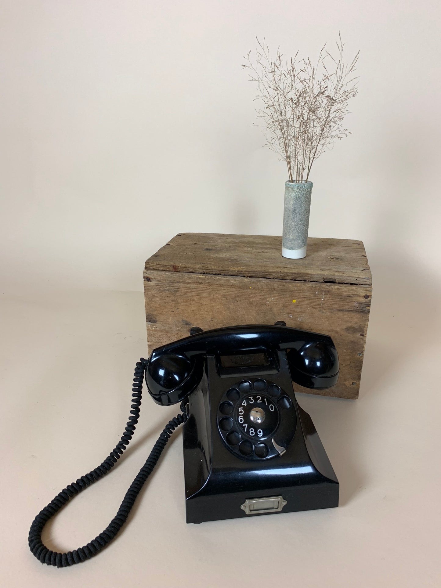 Gammel bakelit telefon