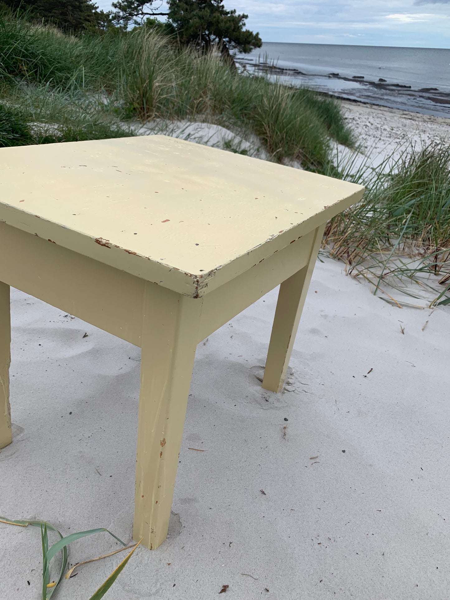 Børnebord med skuffer