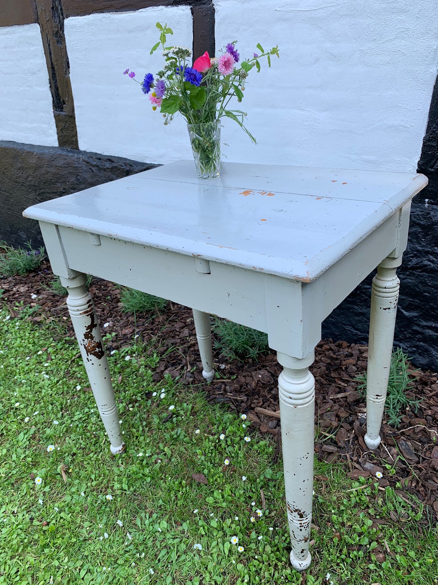 Gammelt bord med patina