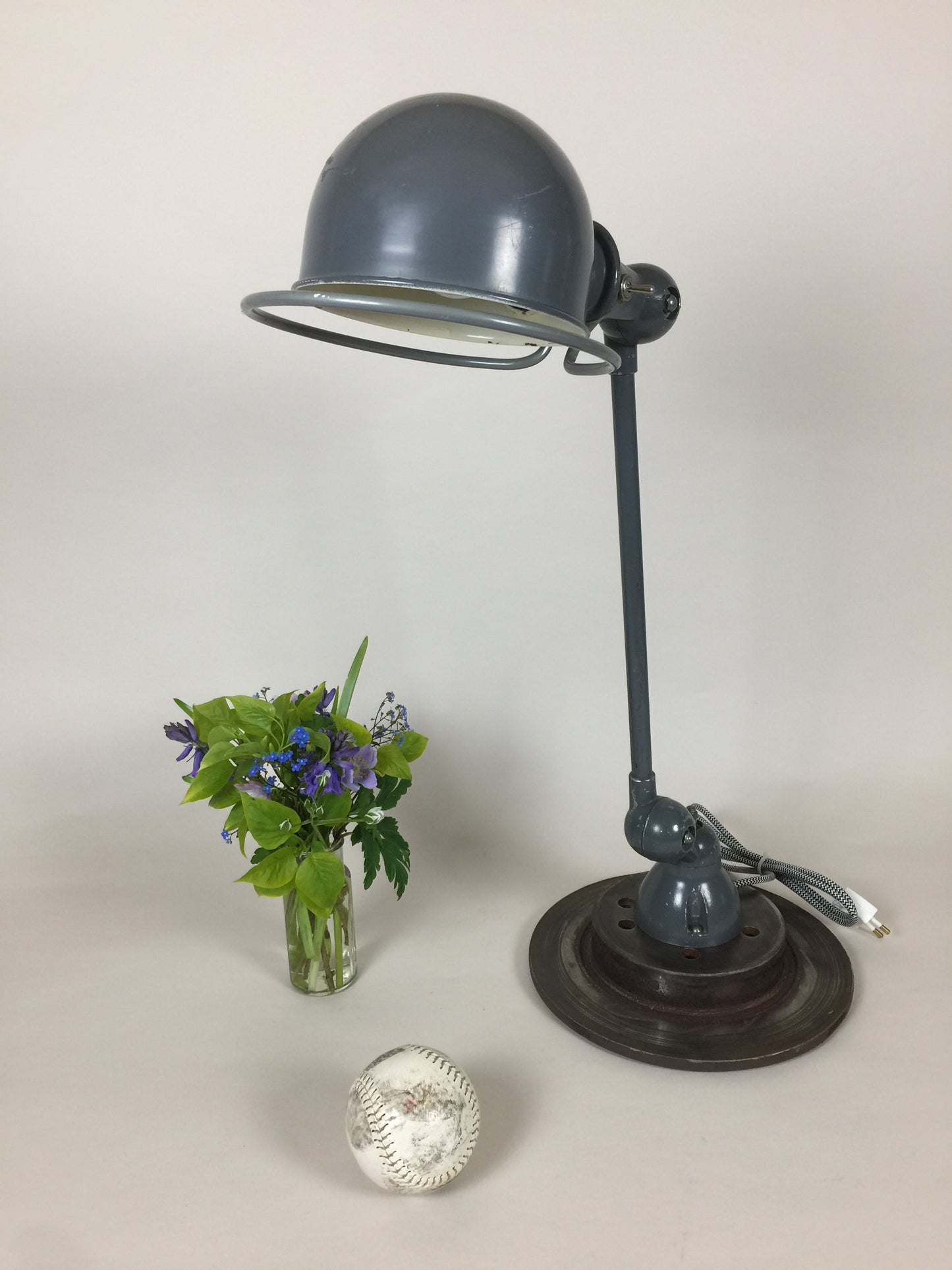 Jieldé bordlampe i grå med tænd/sluk kontakt