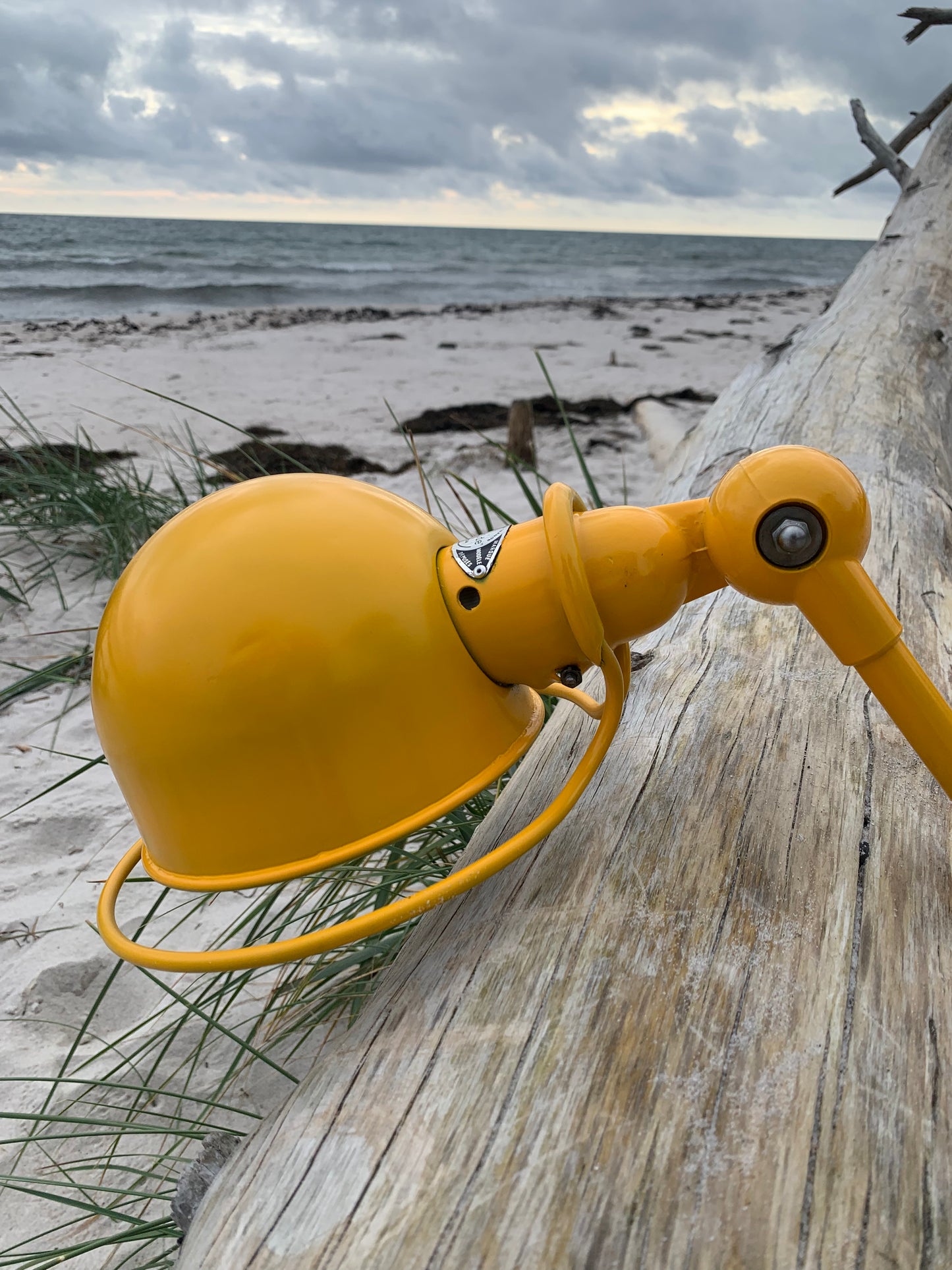 Gul Jieldé lampe med 1 arm og bordbeslag