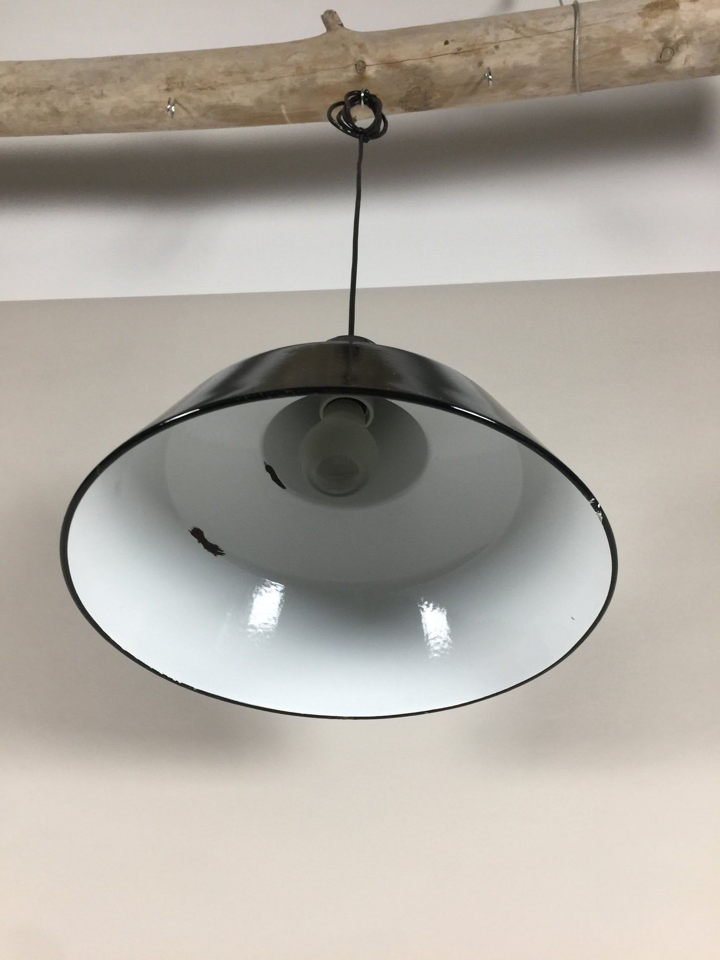 Fin og klassisk værkstedslampe