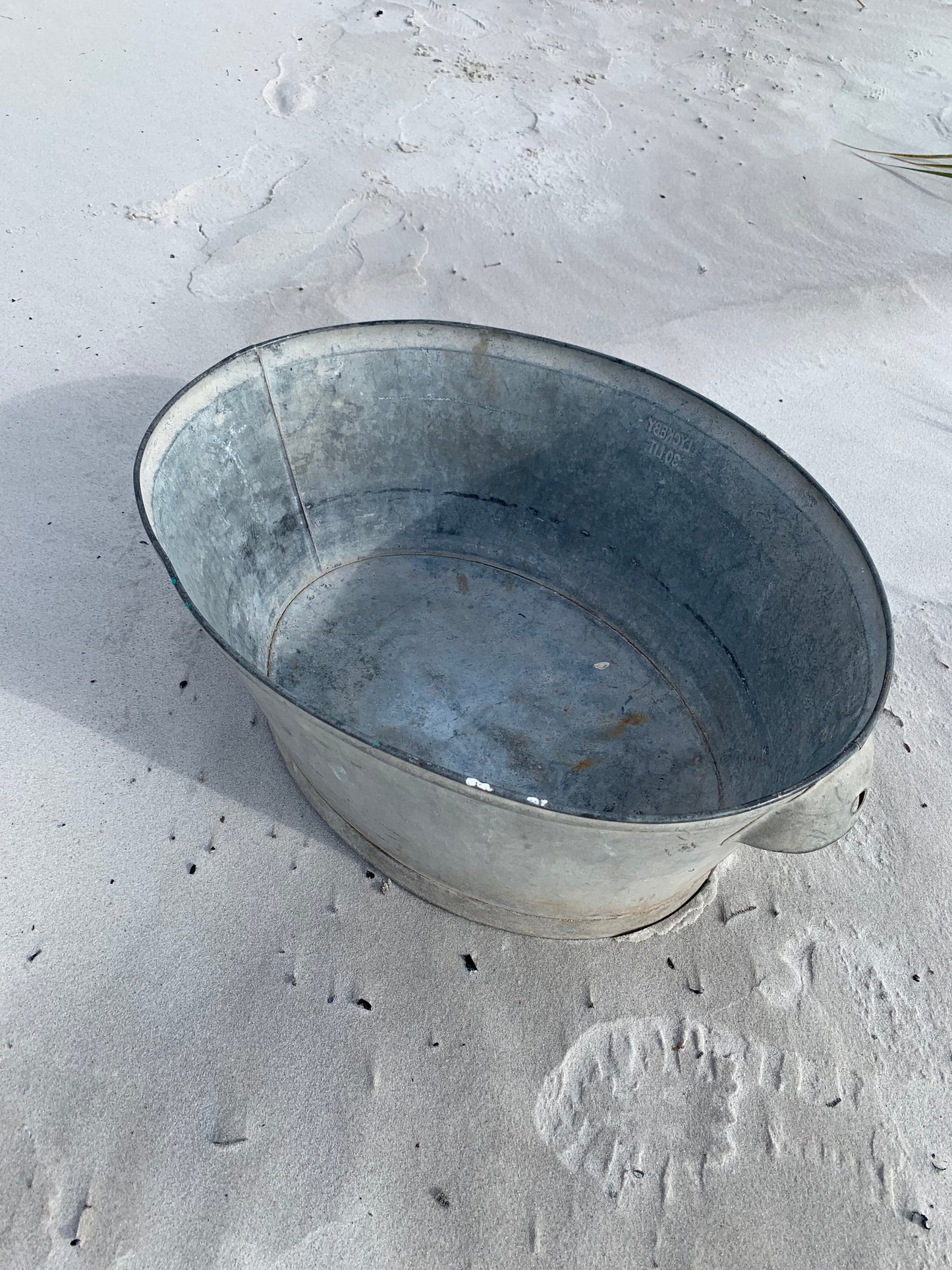 Flot gammel zinkbalje med fine detaljer