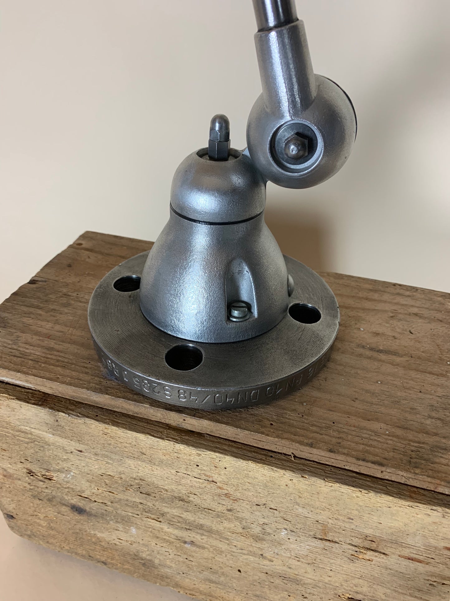 Jieldé lampe med en arm og flot fod