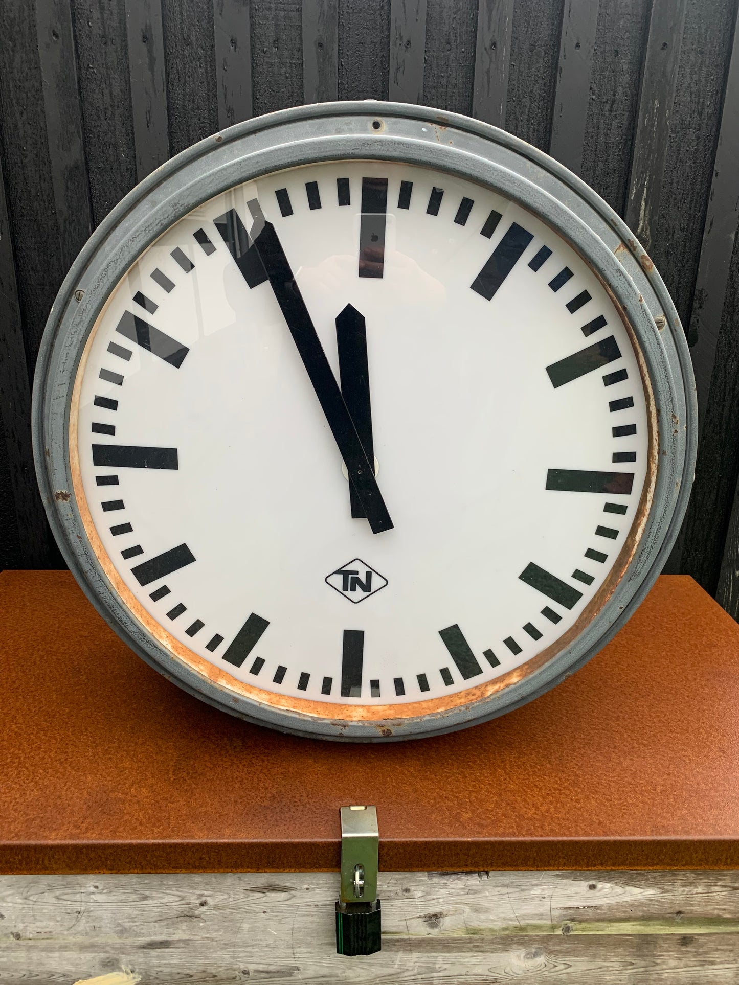 Stort dobbeltsidigt DSB banegårdsur