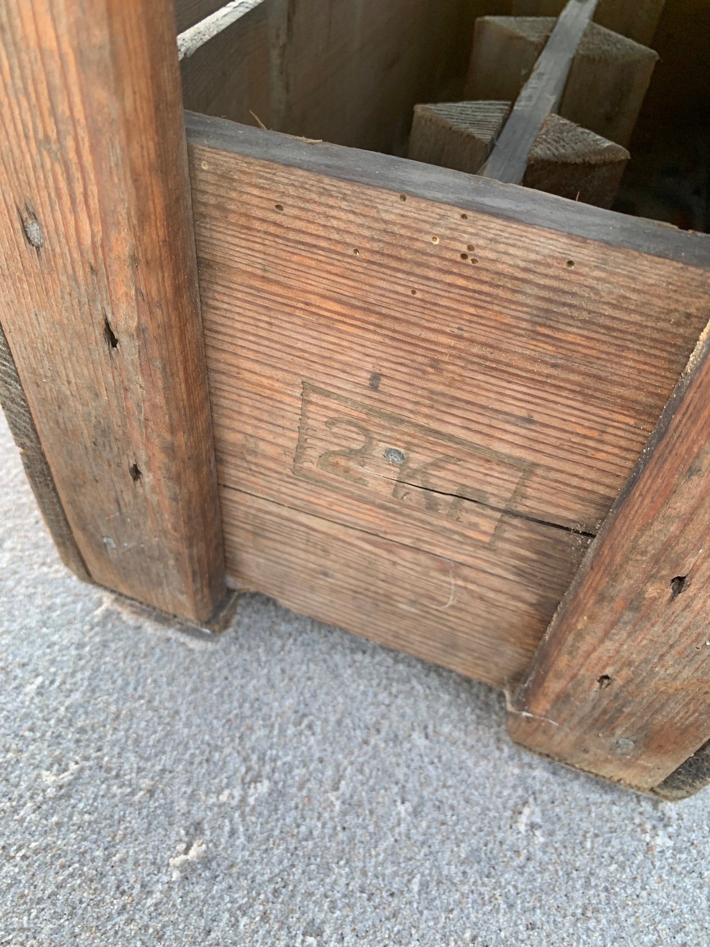 Mælkekasse med rum og zinkbund