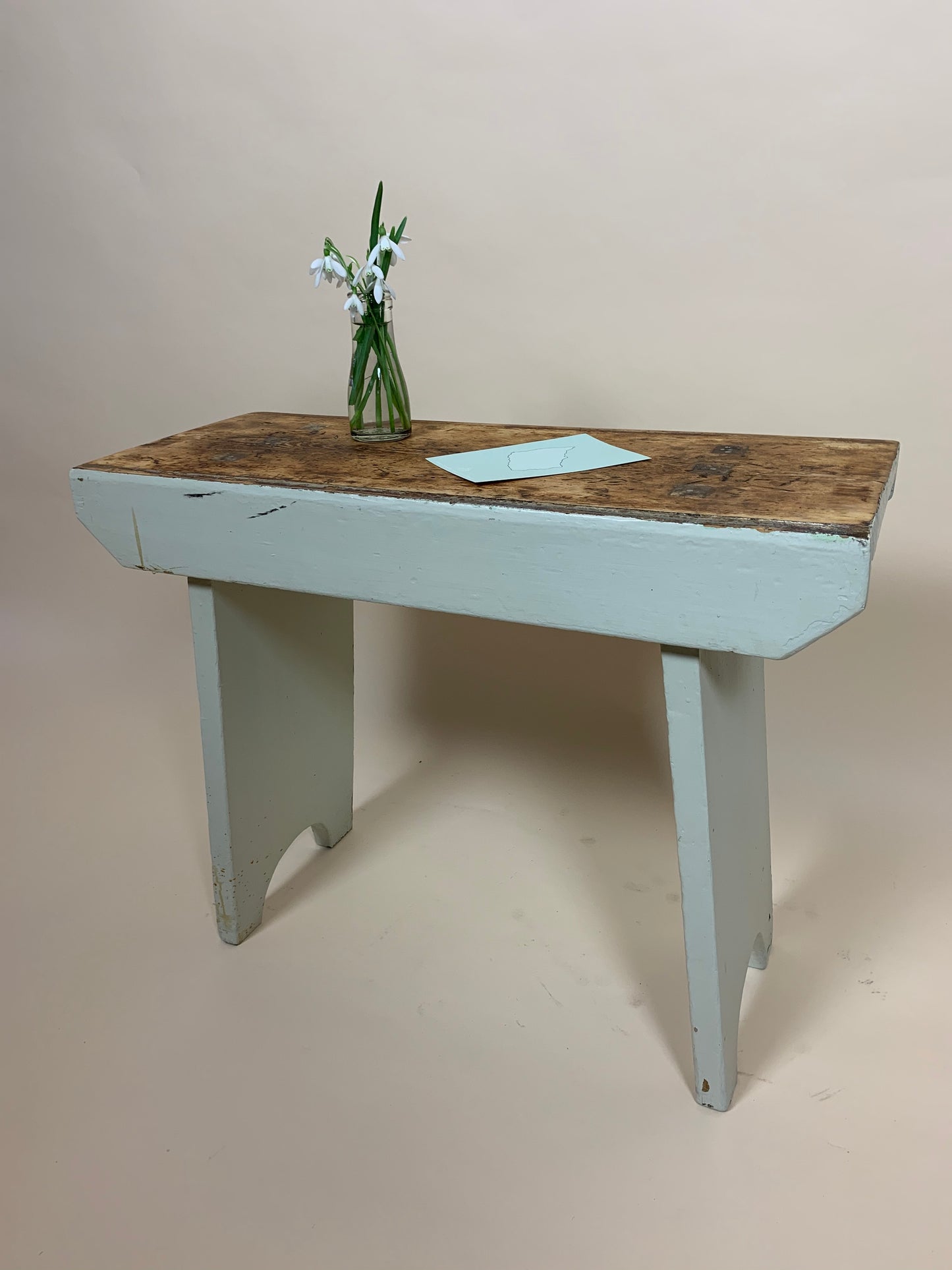 Lille bænk med masser af patina