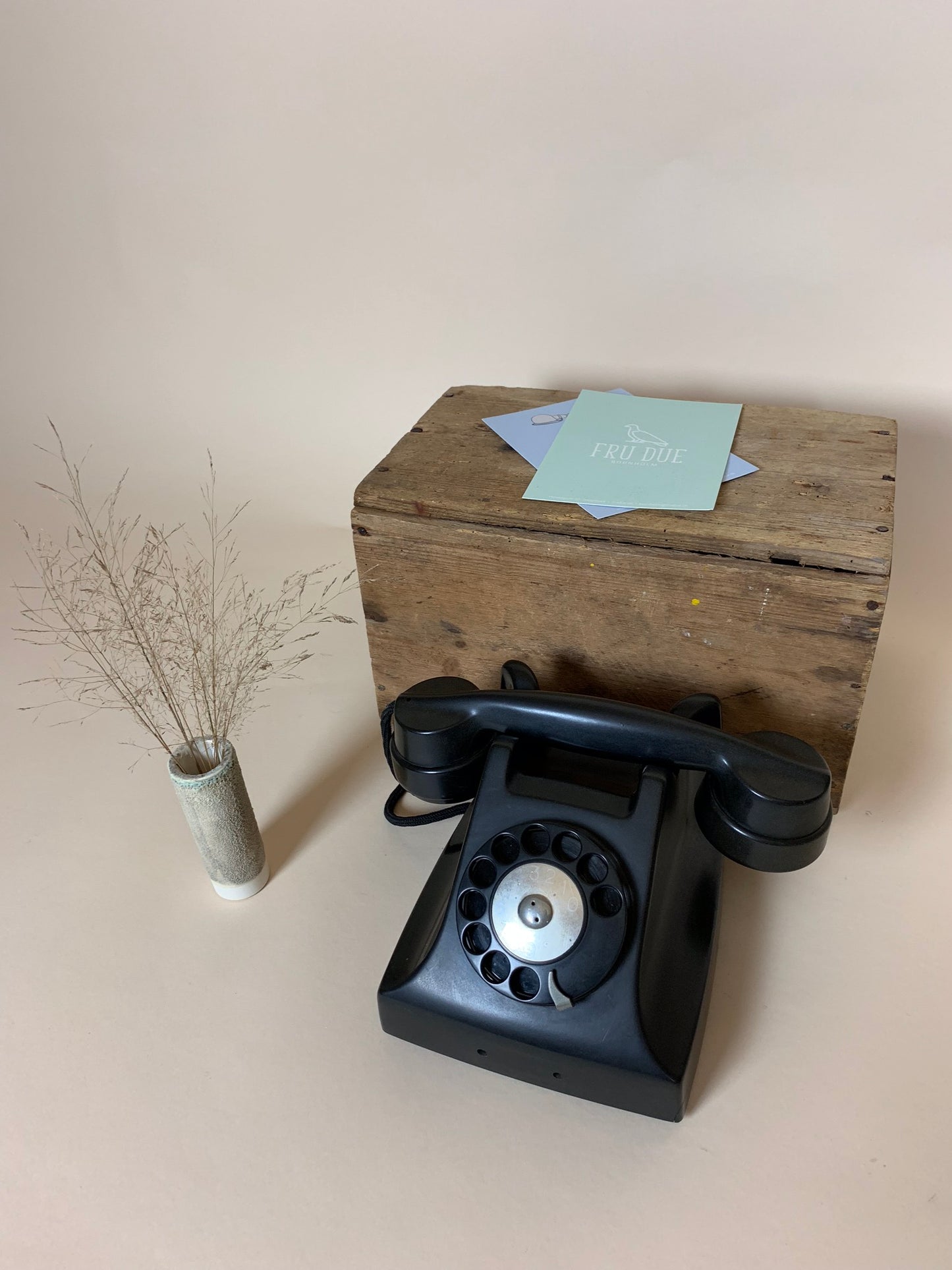 Sort bakelit telefon