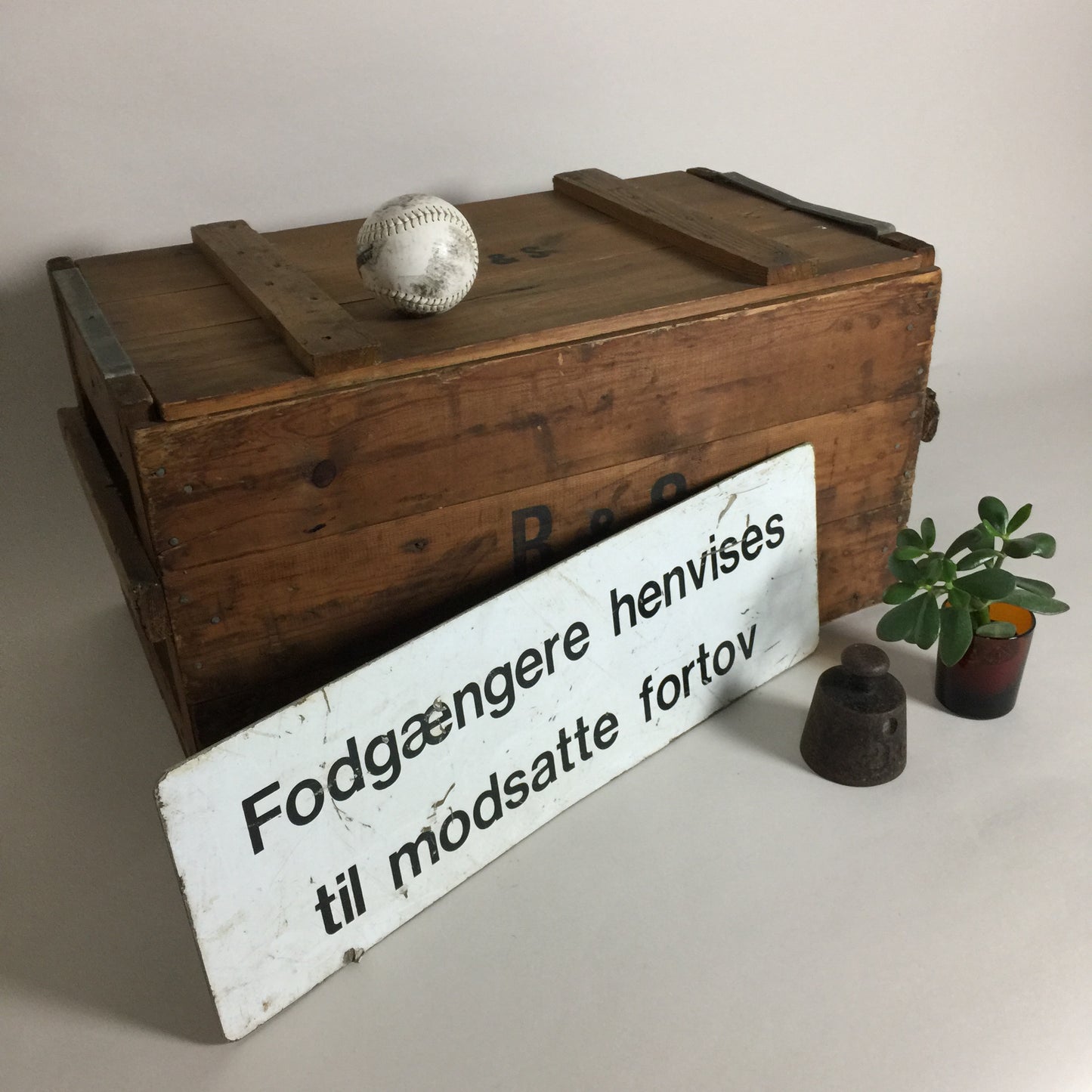Skilt med venlig oplysning