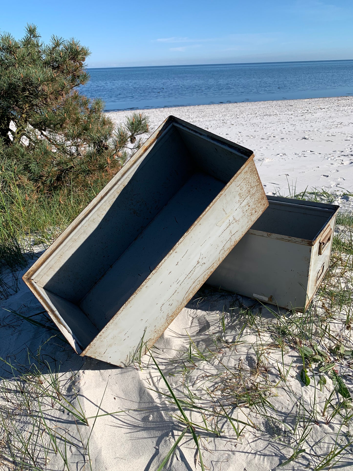 Grå metalkasse med masser af lækker patina