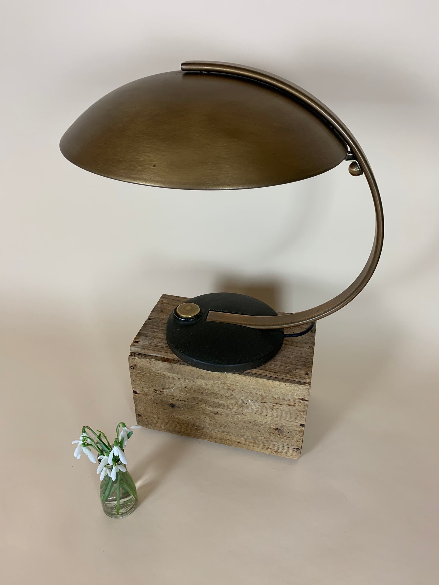 Egon Hillebrand messinglampe med sort fod