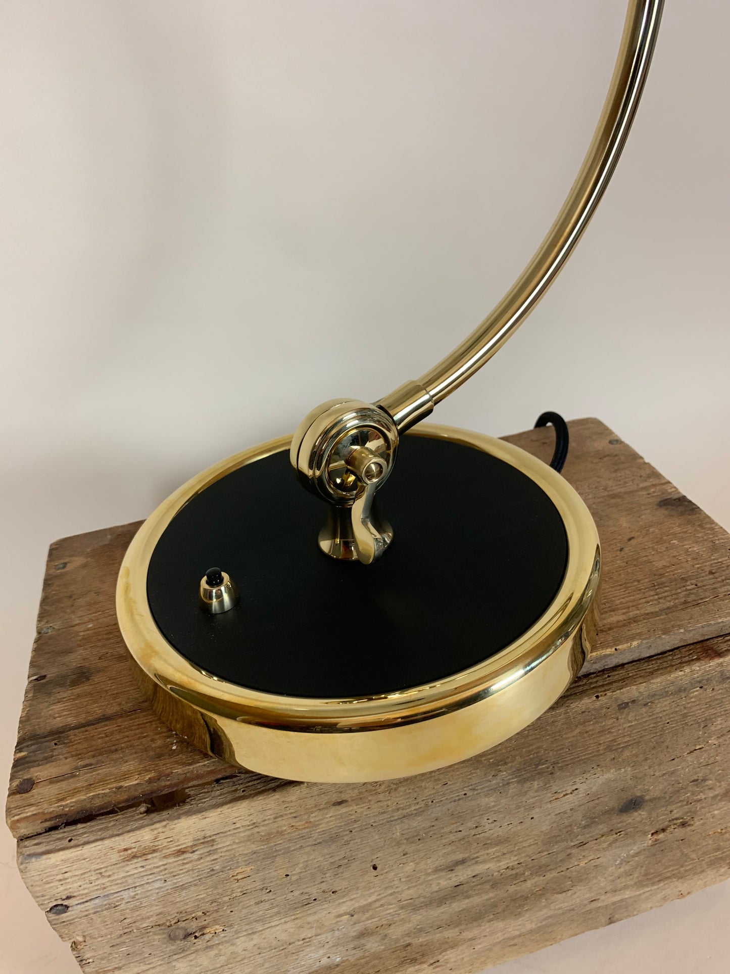 Kaiser Idell bordlampe - Mat sort med messing