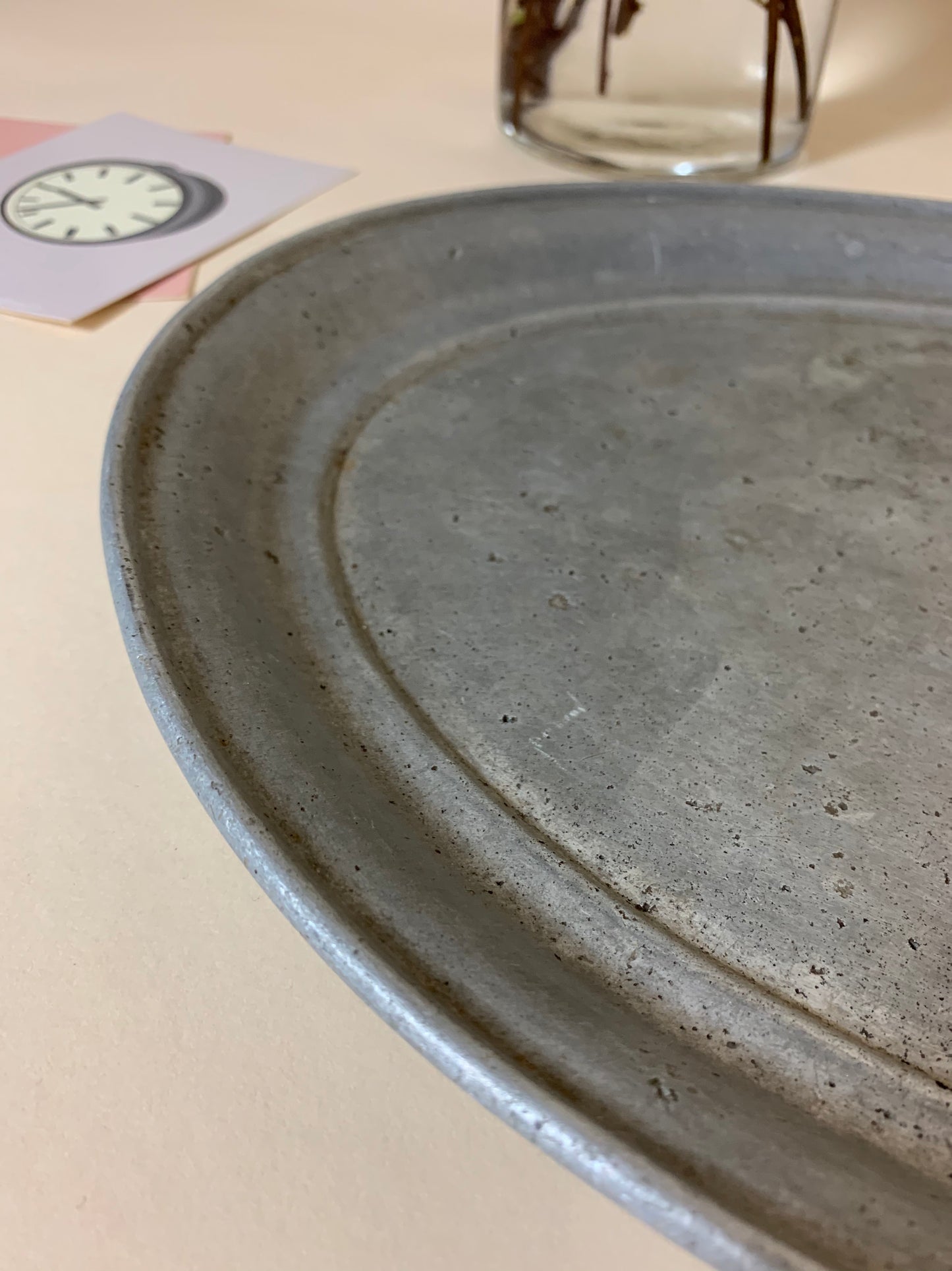 Smukt og gammelt zinkfad