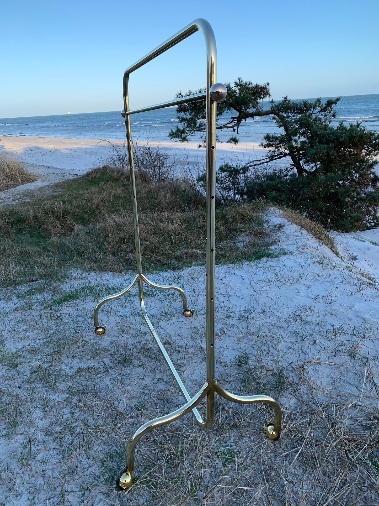 Stort messing garderobestativ med hjul (Prisen er for det store stativ på billederne)