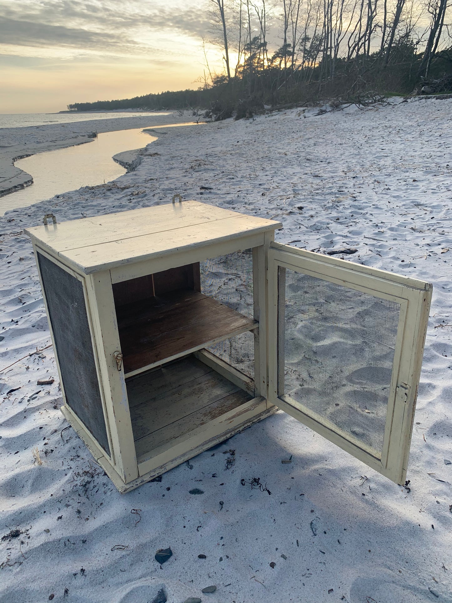 Skønt flueskab med patina