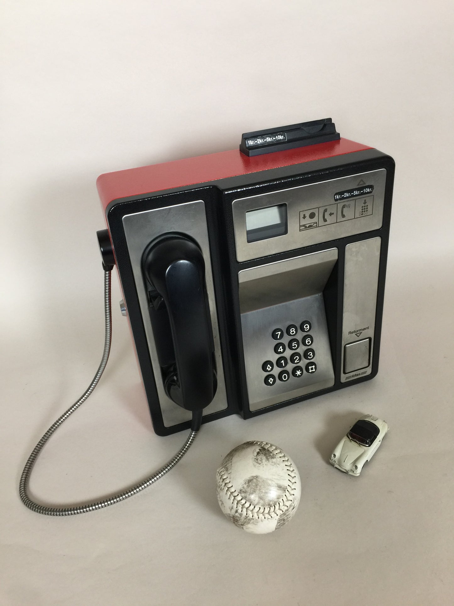 Gammel KTAS telefon med kuppel