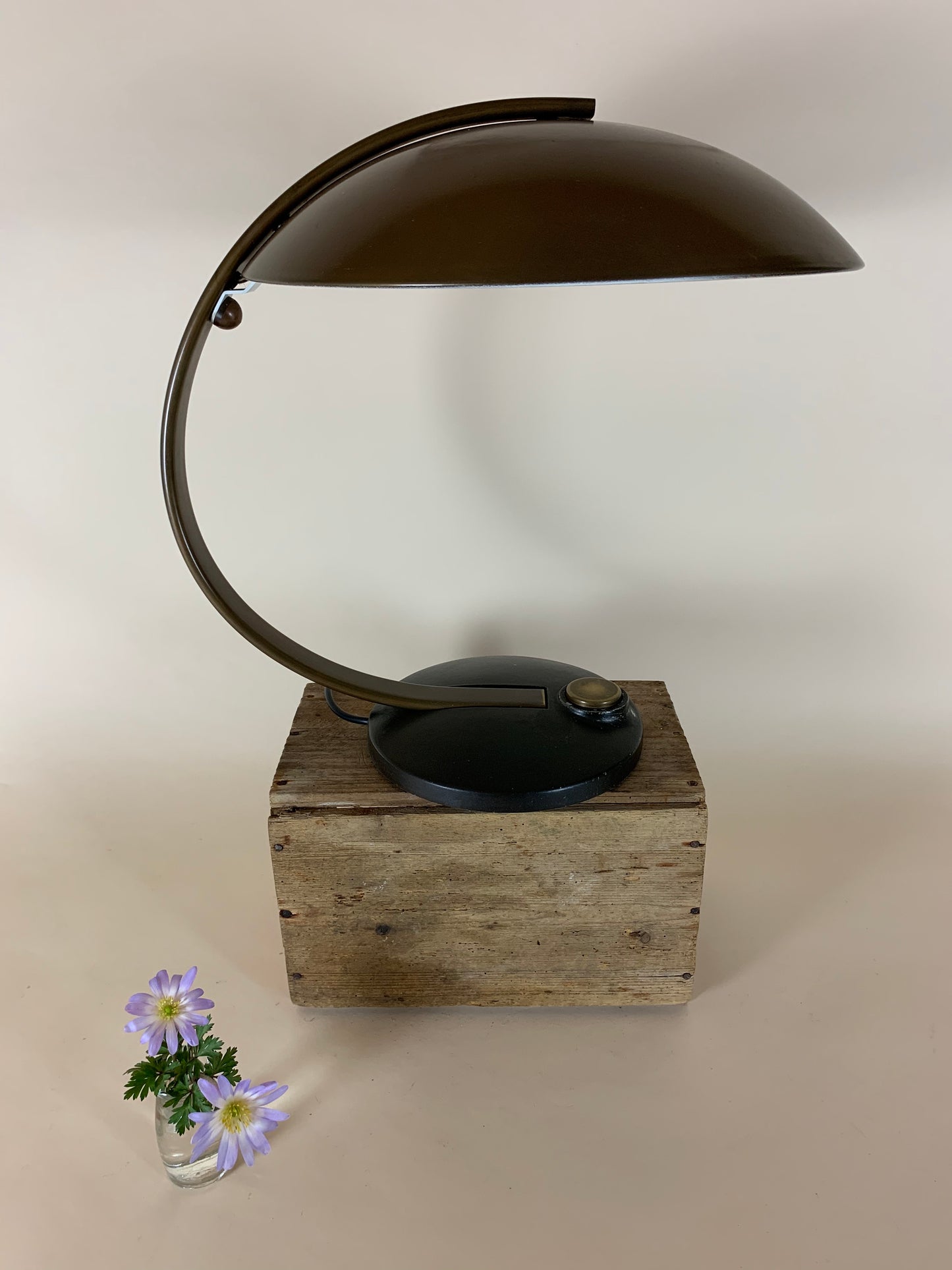 Egon Hillebrand messinglampe med sort fod
