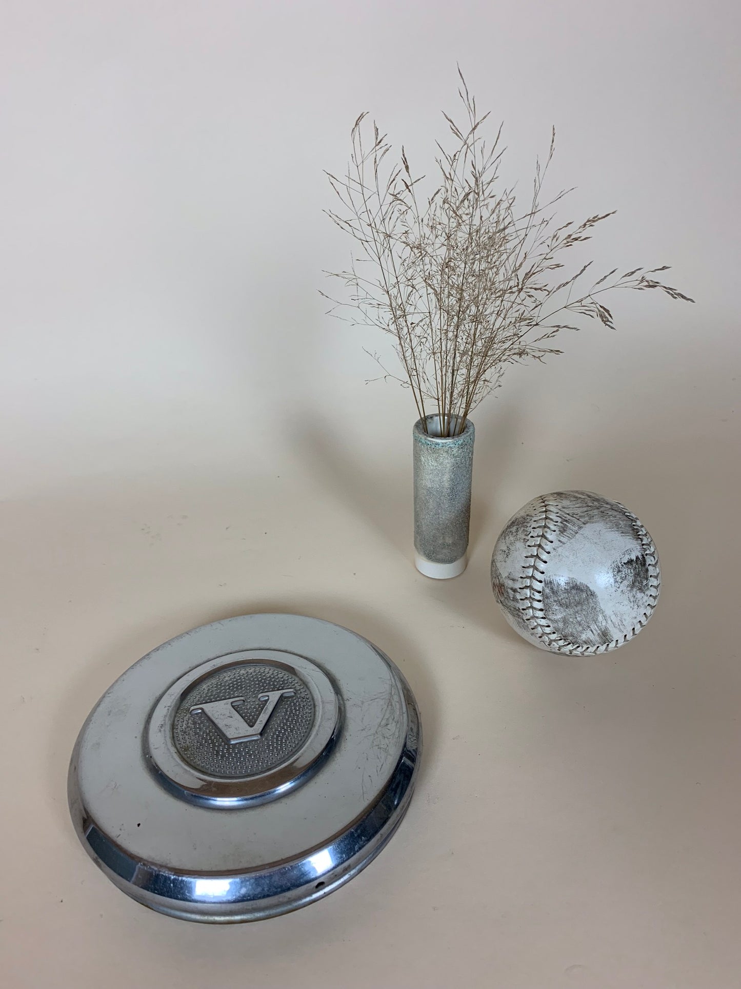 Skøn og dekorativ hjulkapsel fra gammel Volvo