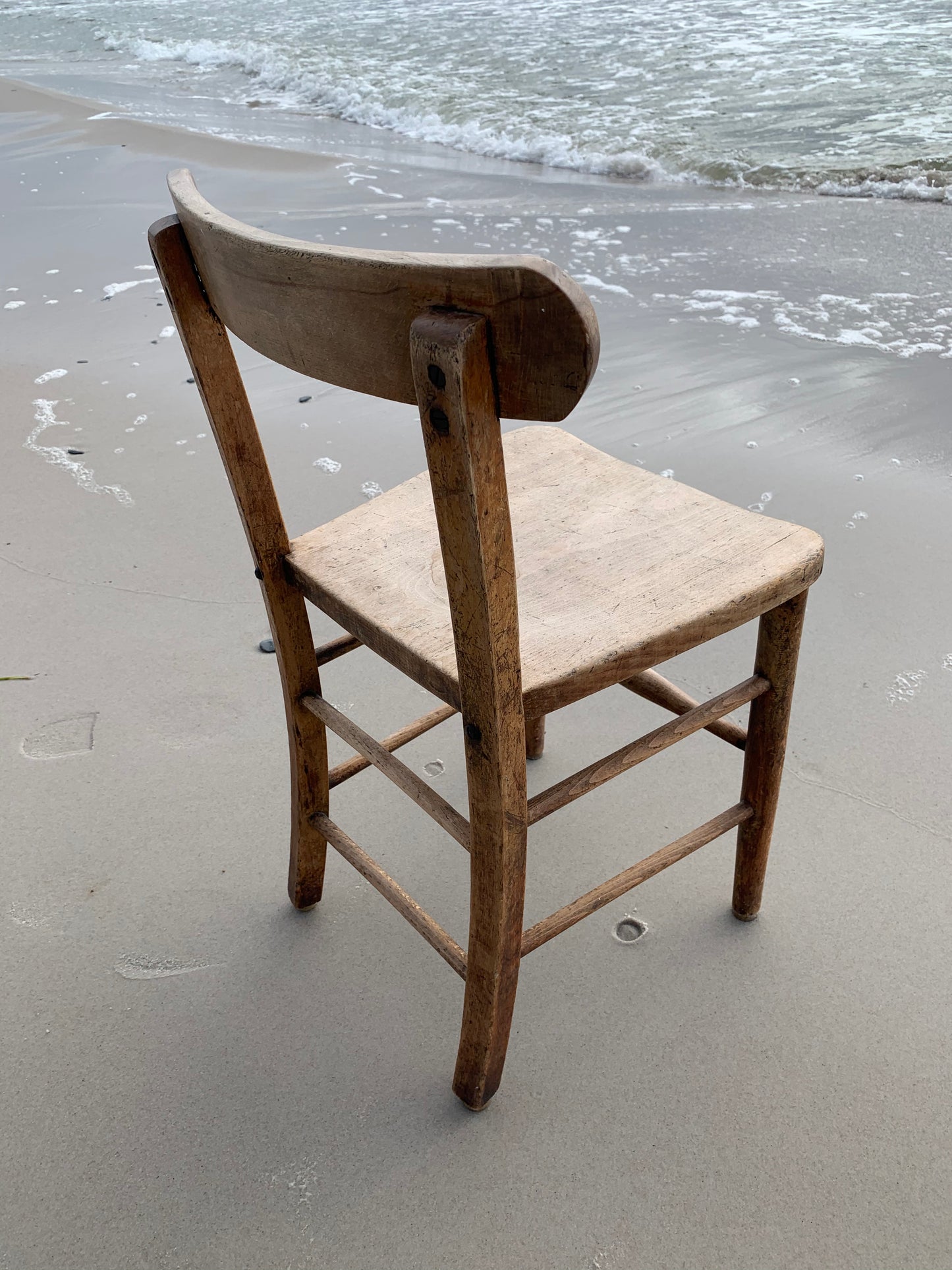 Børnestol med en sjældent set lækker patina