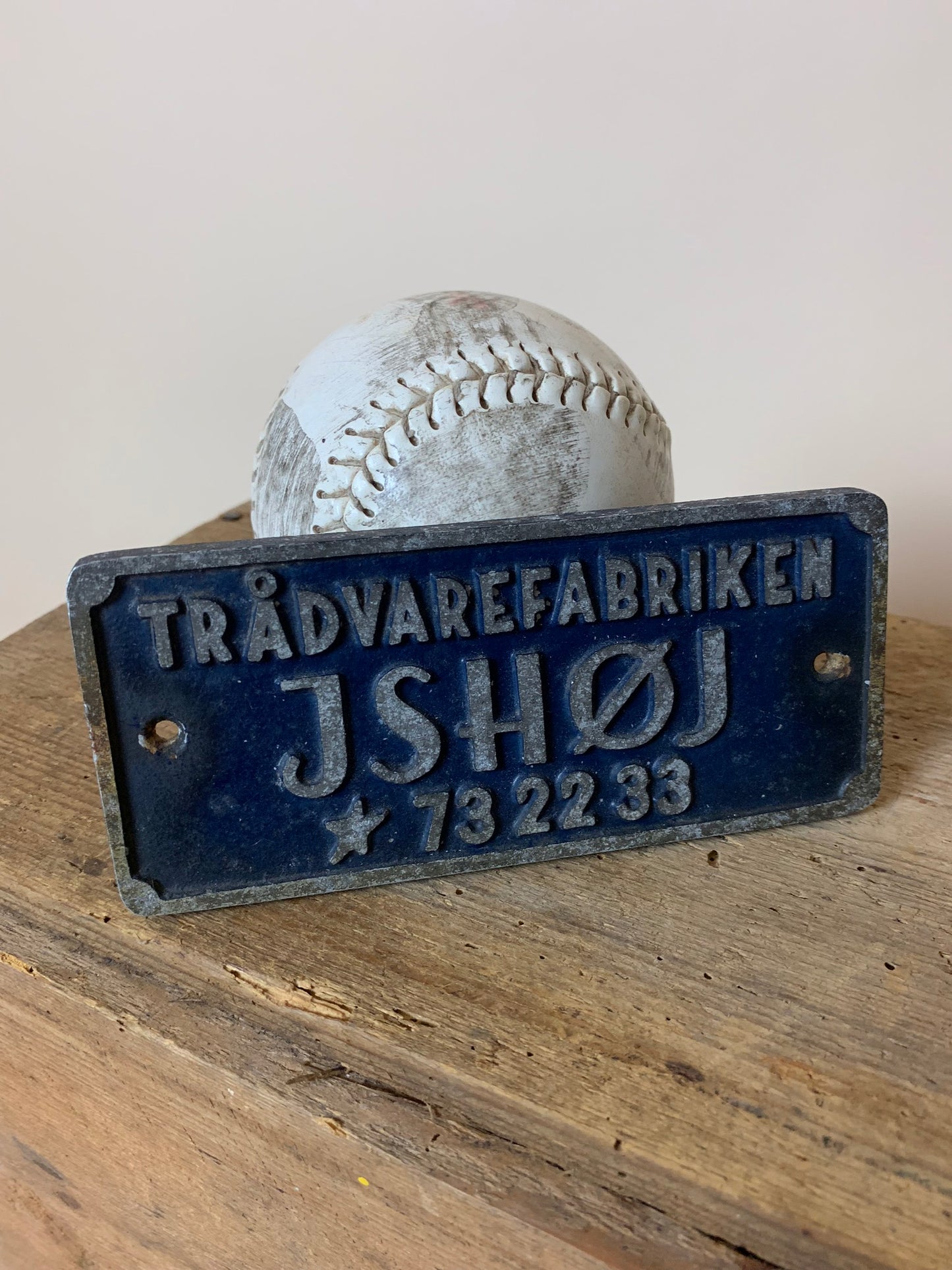 Skilt fra trådvarefabrikken Ishøj
