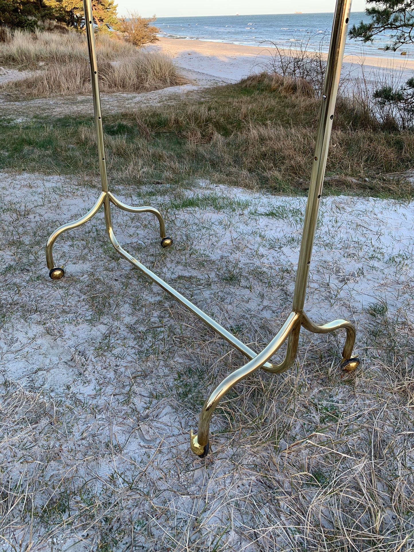 Messing garderobestativ med hjul - (Prisen er for det lille stativ på billederne)