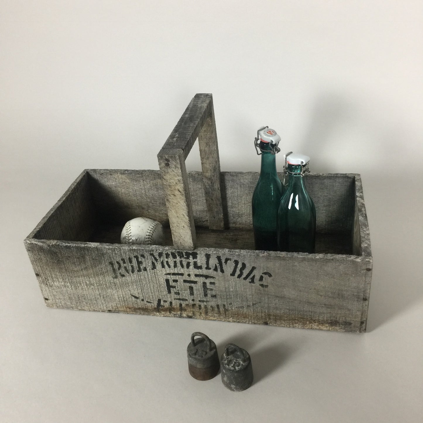 Rå og lækker trækurv med Fransk tekst