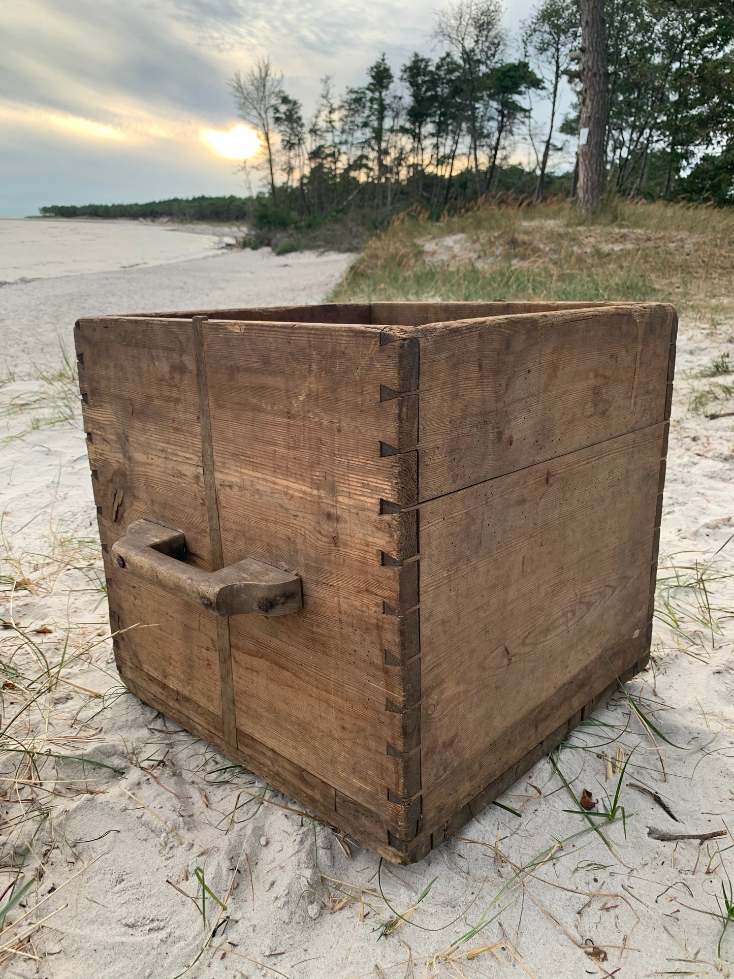 Stor smuk trækasse med to greb