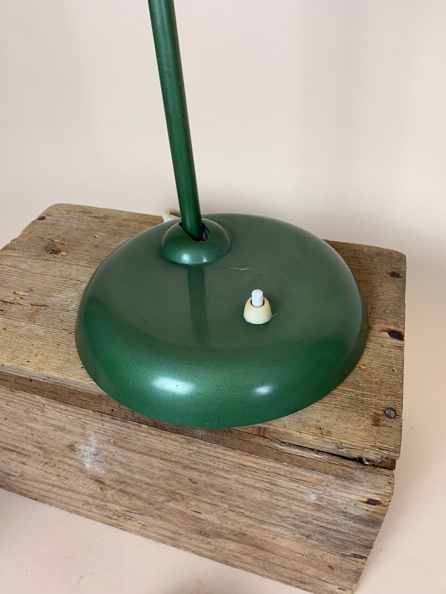 Grøn Kaiser Idell lampe - designet af Christian Dell