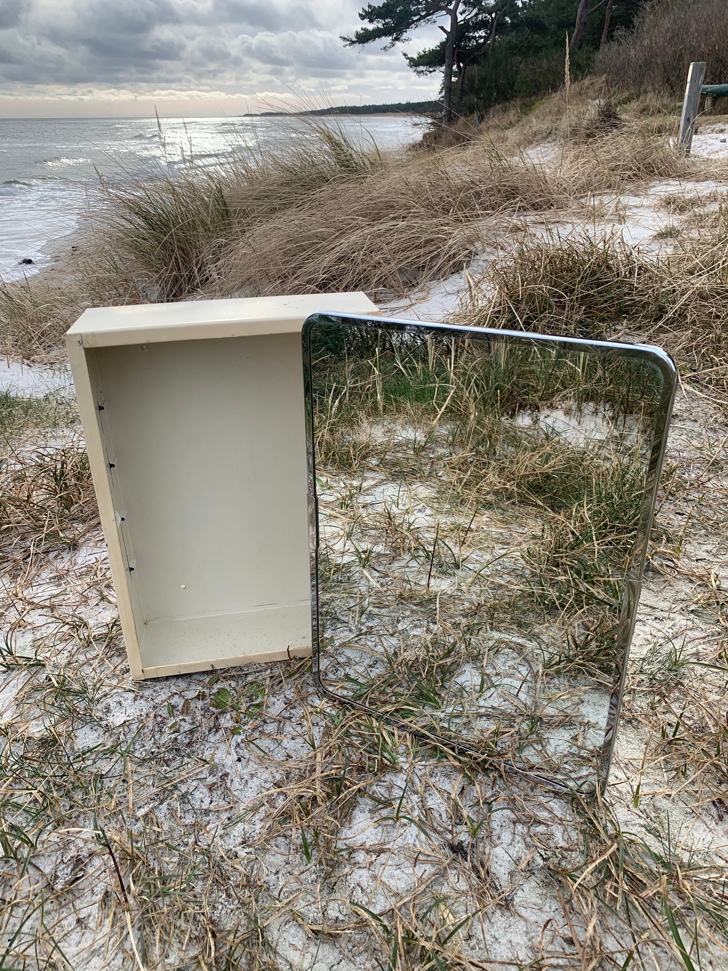 Medicinskab med spejl