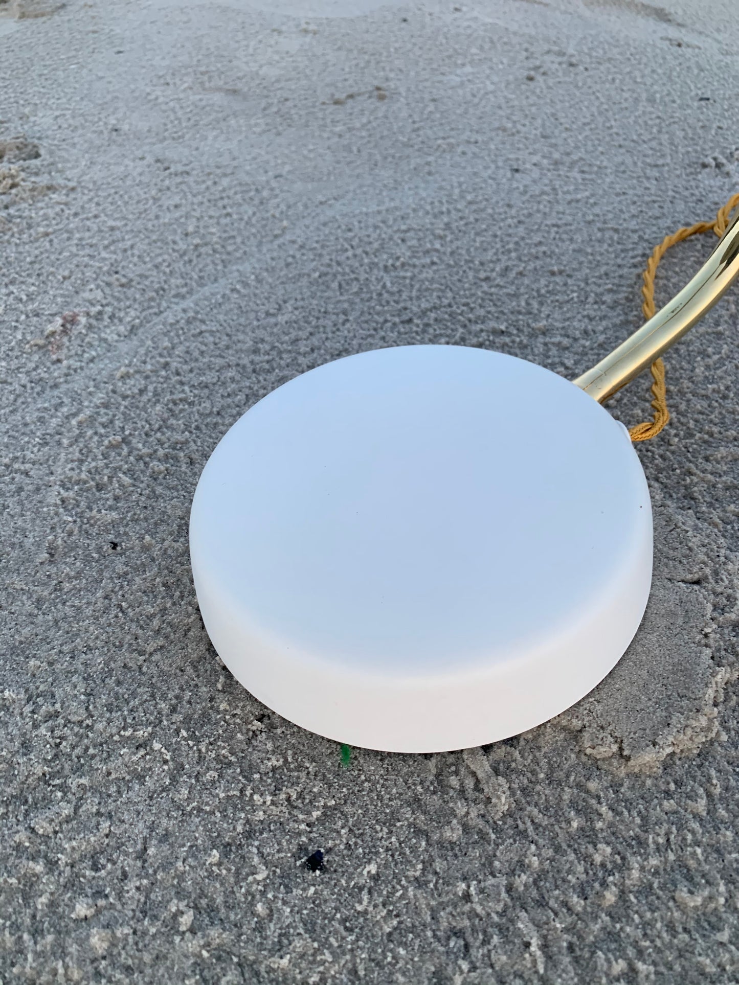 Cosack lampe - Hvid med messing