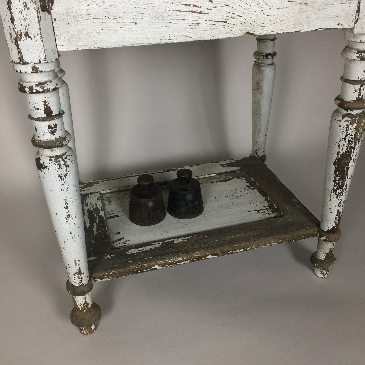 Lille bord med masser af patina