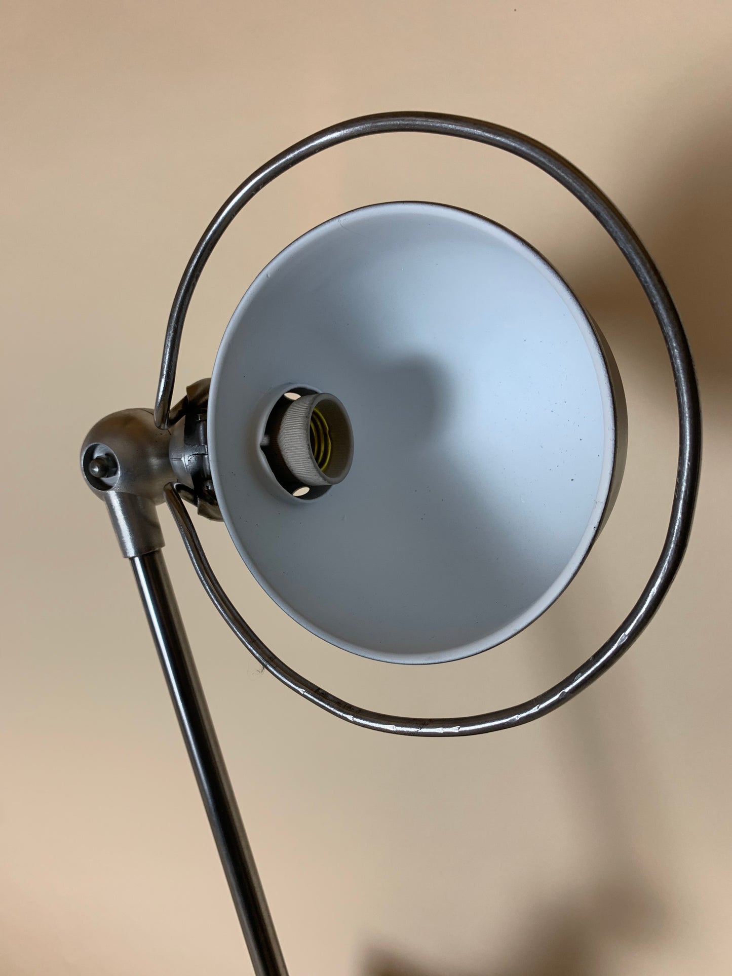 Jieldé lampe med en arm og flot fod
