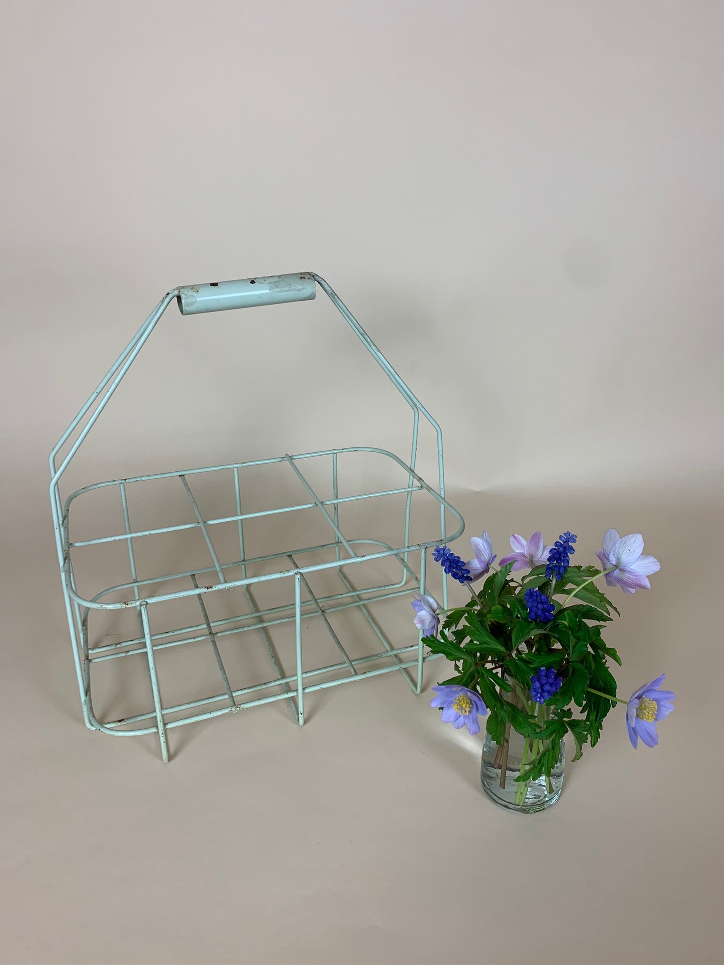 Pastelgrøn flaskeholder med patina