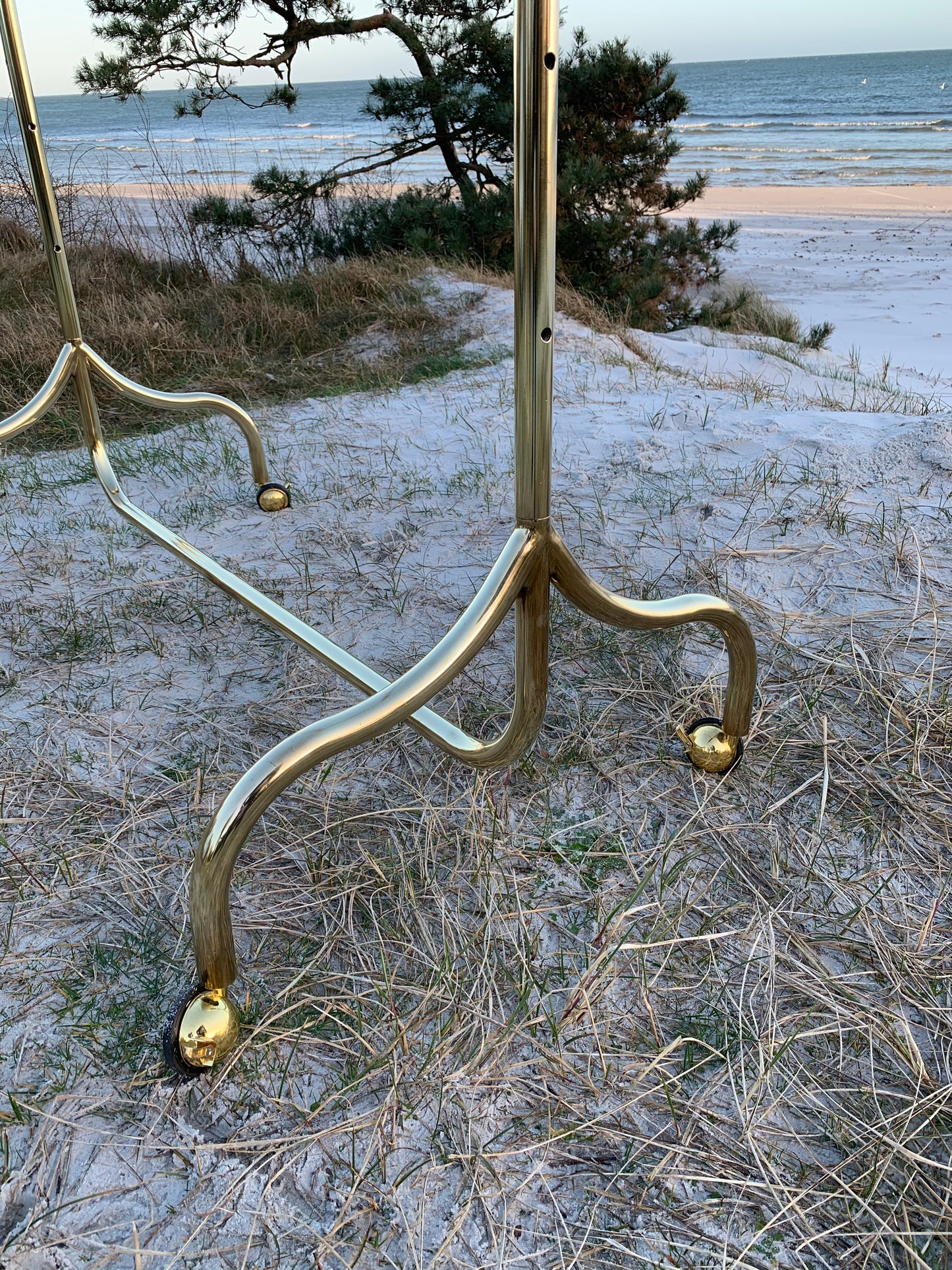 Stort messing garderobestativ med hjul (Prisen er for det store stativ på billederne)