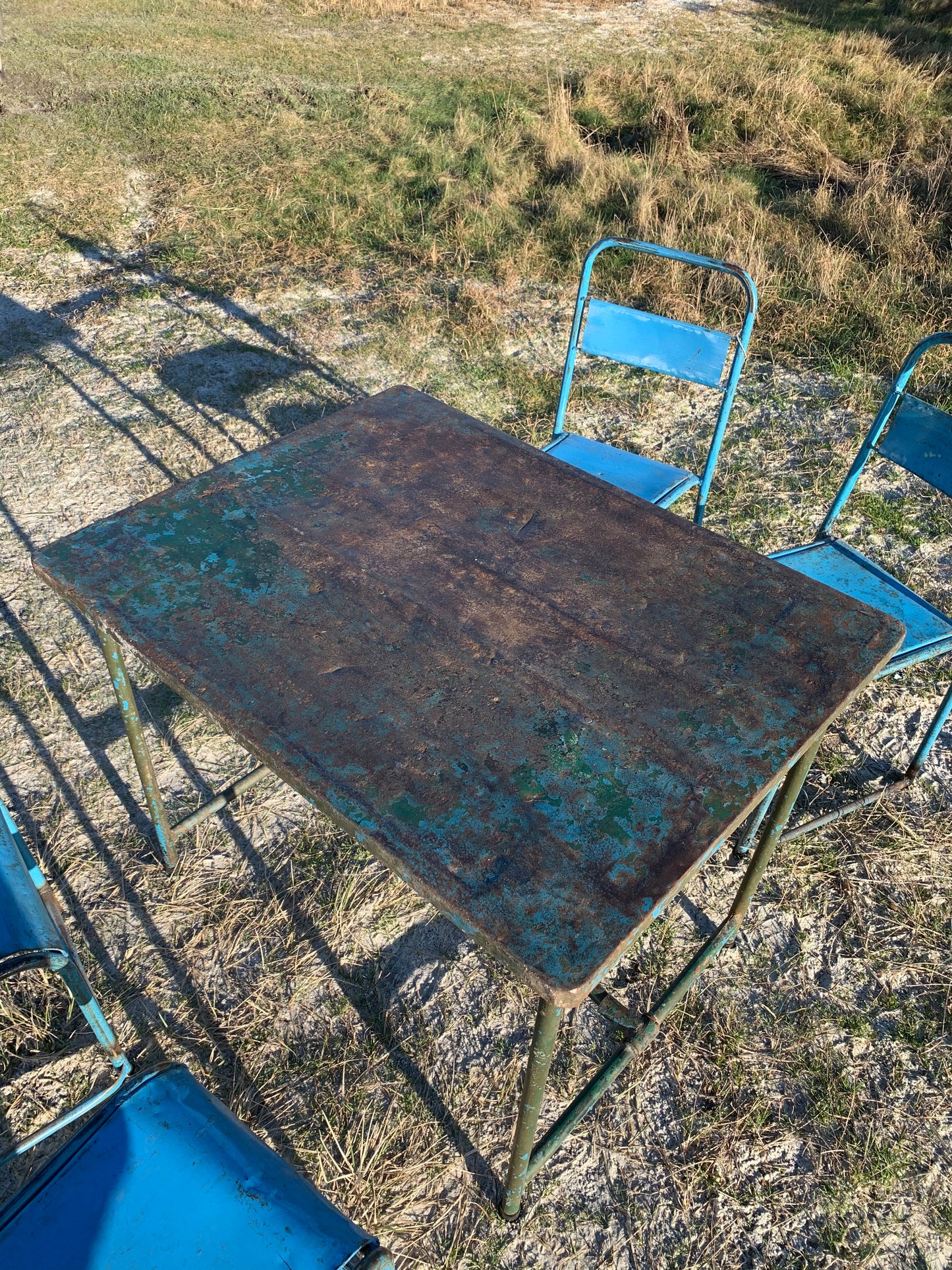 Industrielt bord i rå udgave