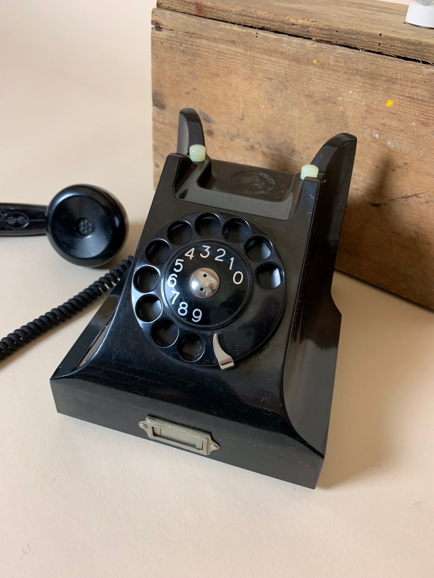 Gammel bakelit telefon