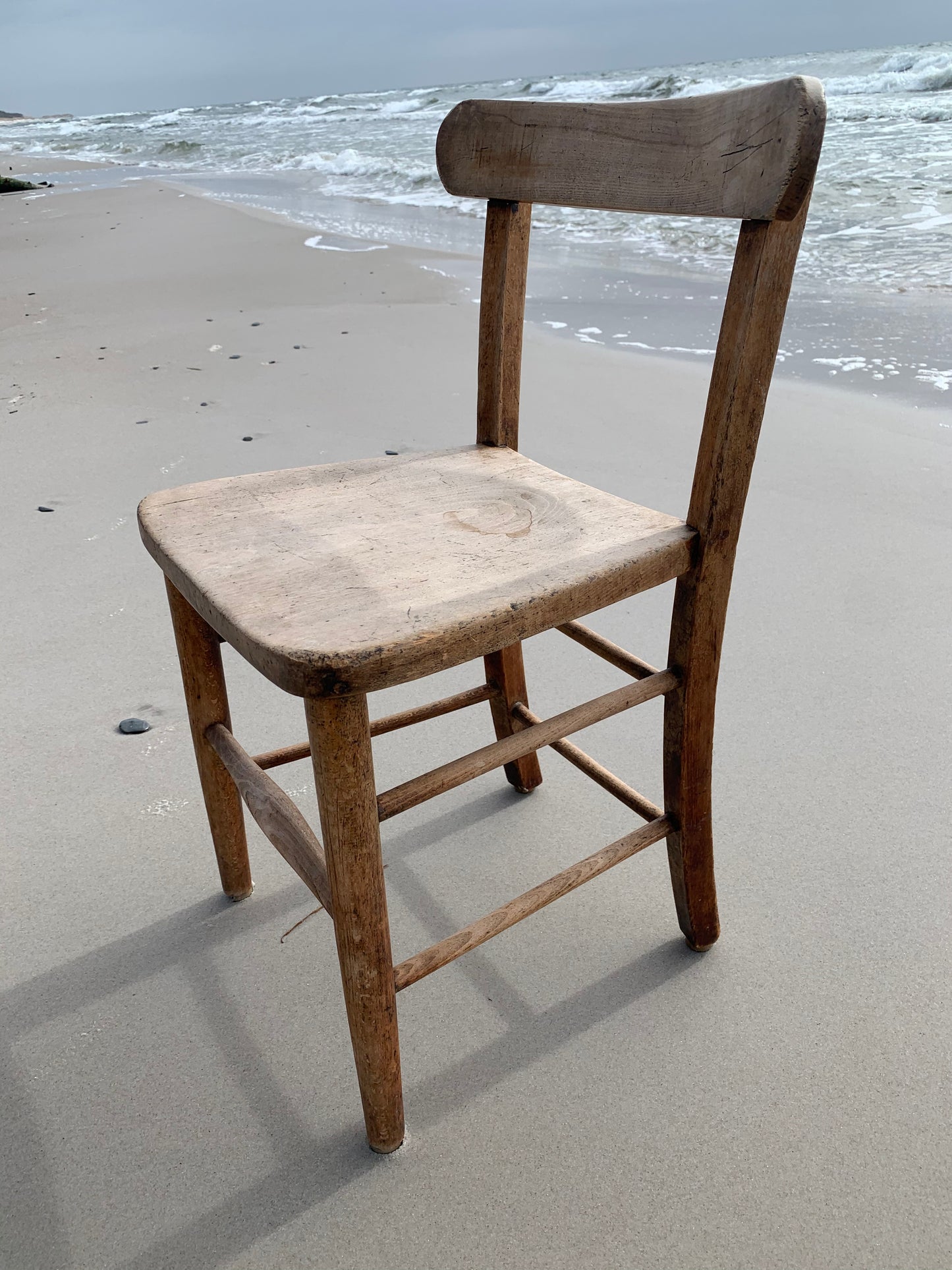 Børnestol med en sjældent set lækker patina