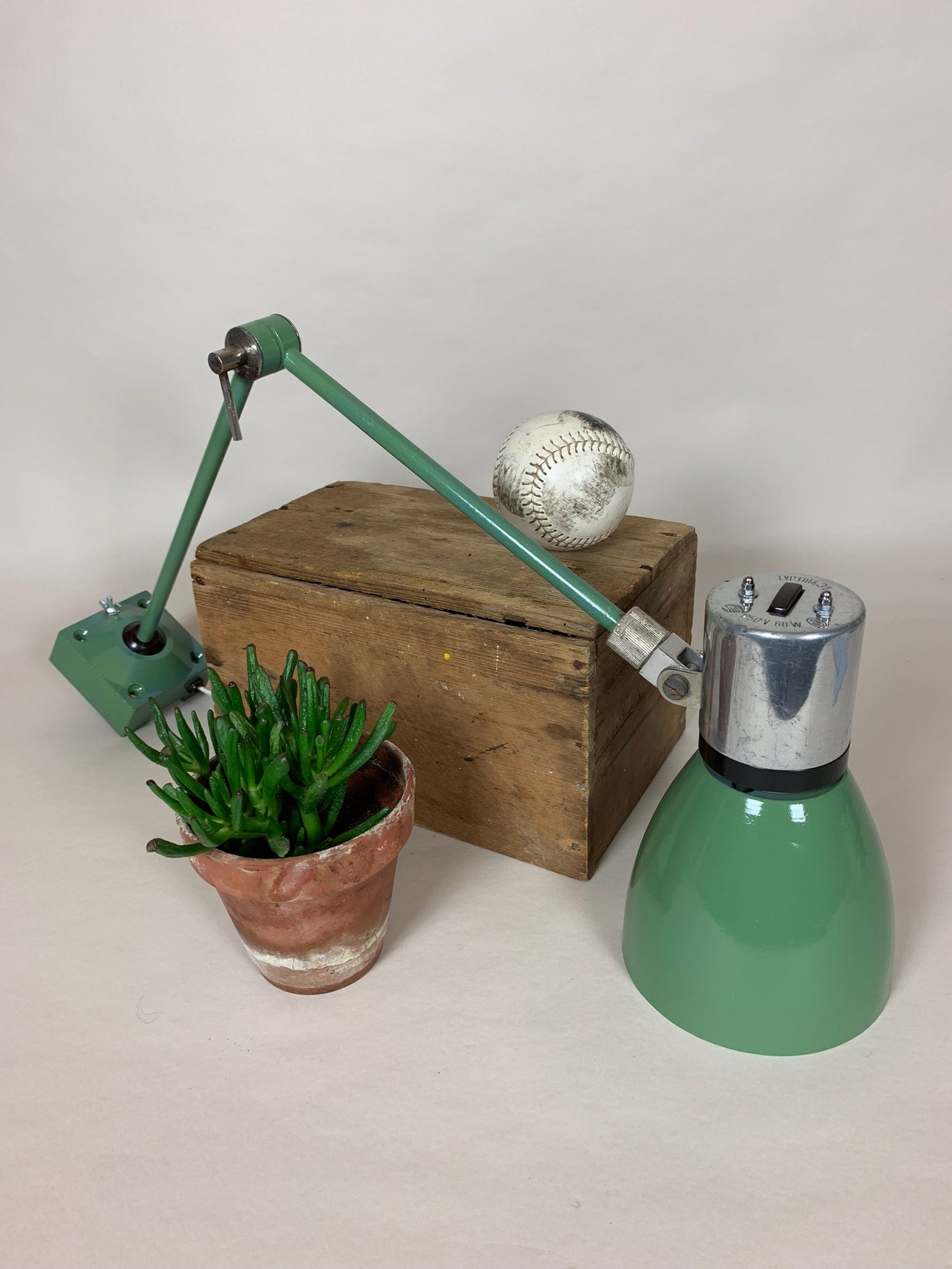 Skøn industriel grøn væg eller bordlampe