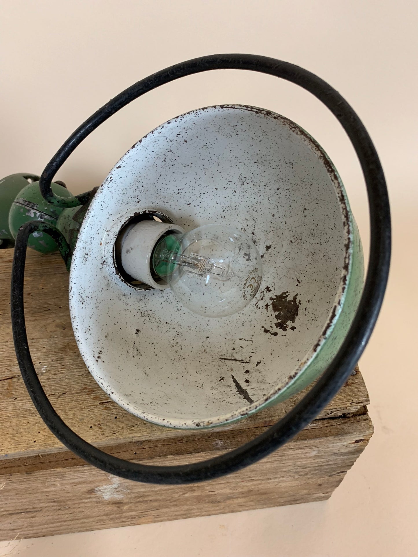 Grøn Jieldé lampe med masser af patina