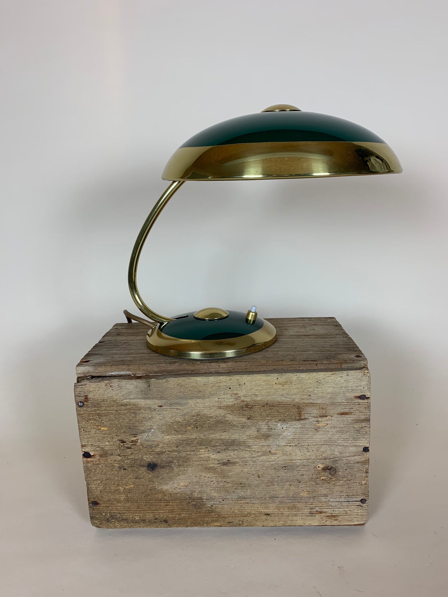 Helo bordlampe - Grøn og messing