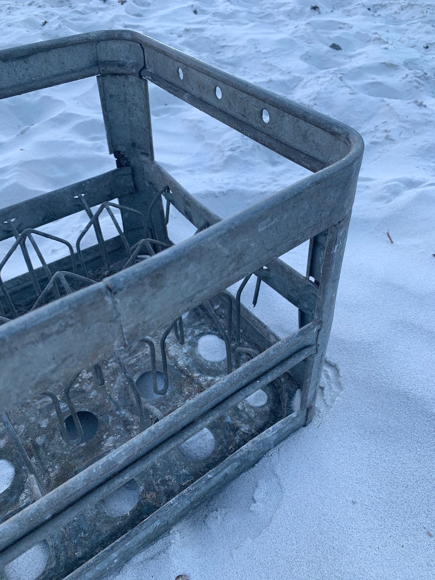 Skøn metalkasse til flasker