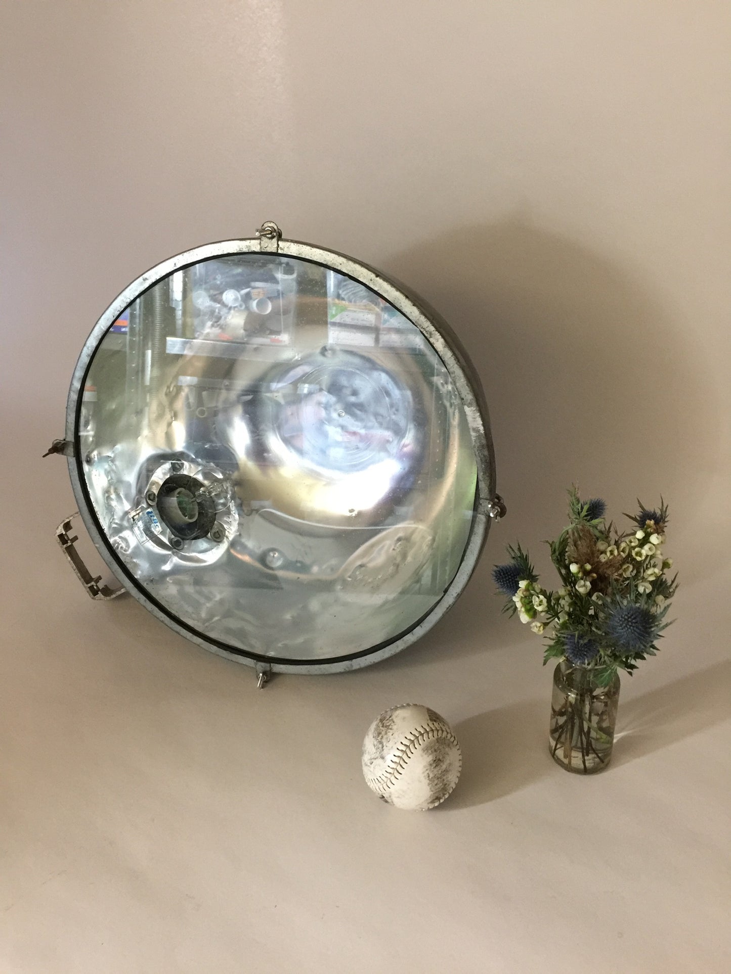 Meget stor og meget rå industri lampe