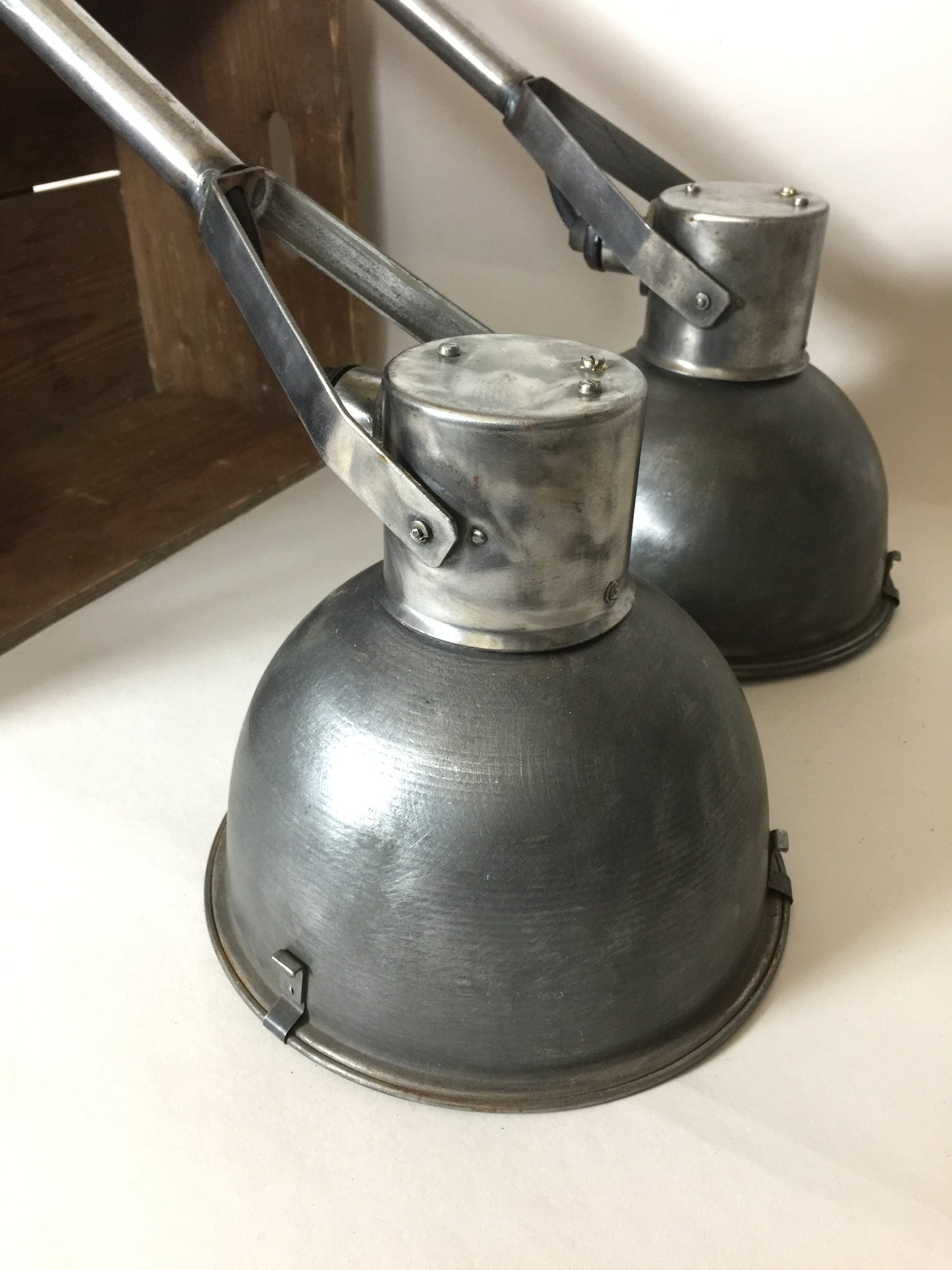 Skøn lampe med lækker patina (prisen er pr. stk.)