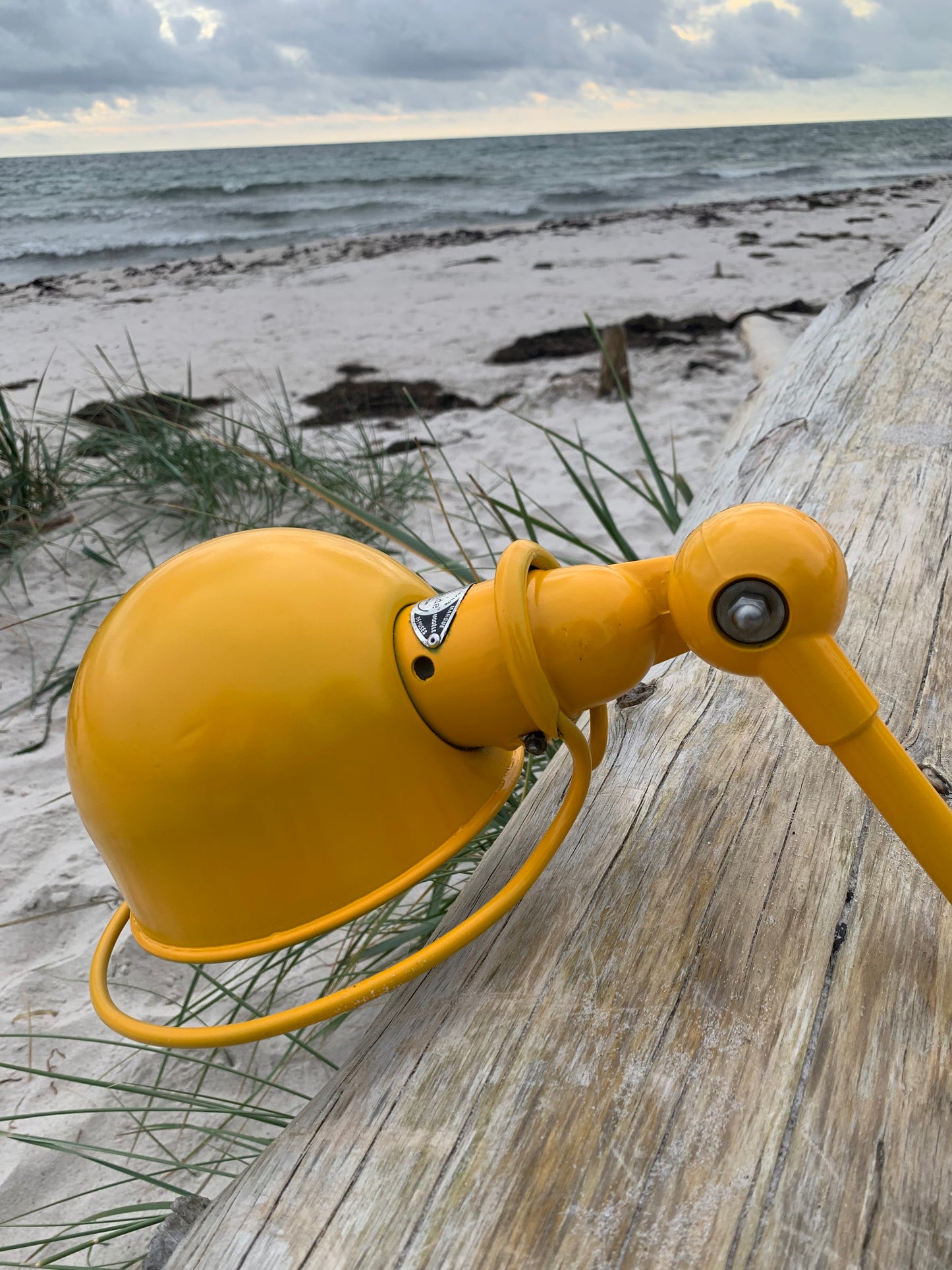 Gul Jieldé lampe med 1 arm og bordbeslag