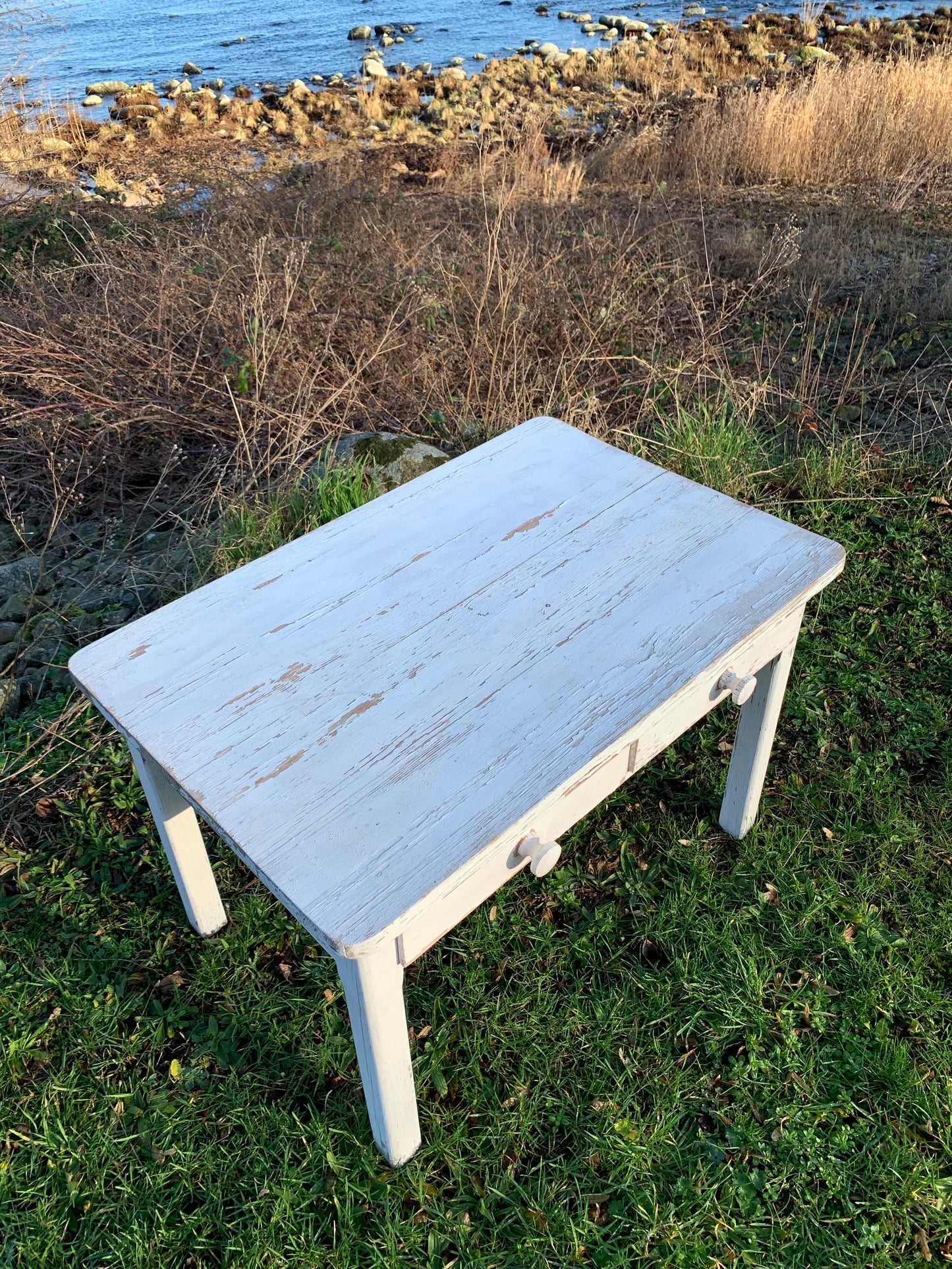 Børnebord med to skuffer