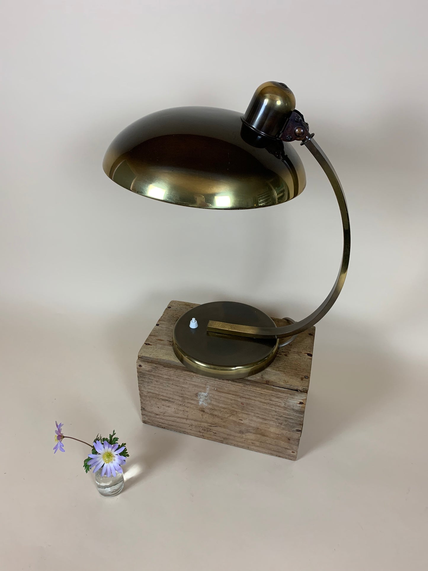 Christian Dell 6750 bordlampe i mørkpoleret messing